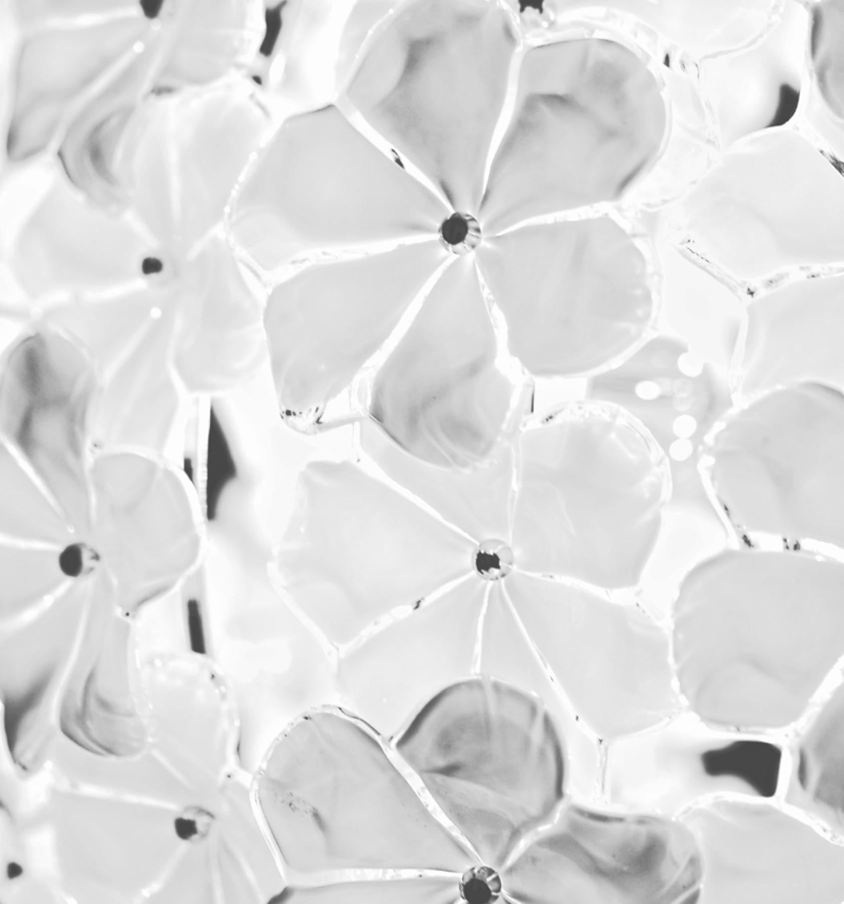 Mid-Century moderno Lampadario Whiting Lotus di Fabio LTD in vendita