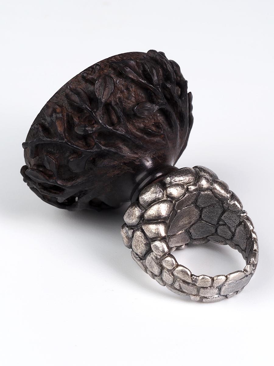Women's or Men's White Lotus Ring Carved Black Wood Nacre Ring Collectible Piece For Sale