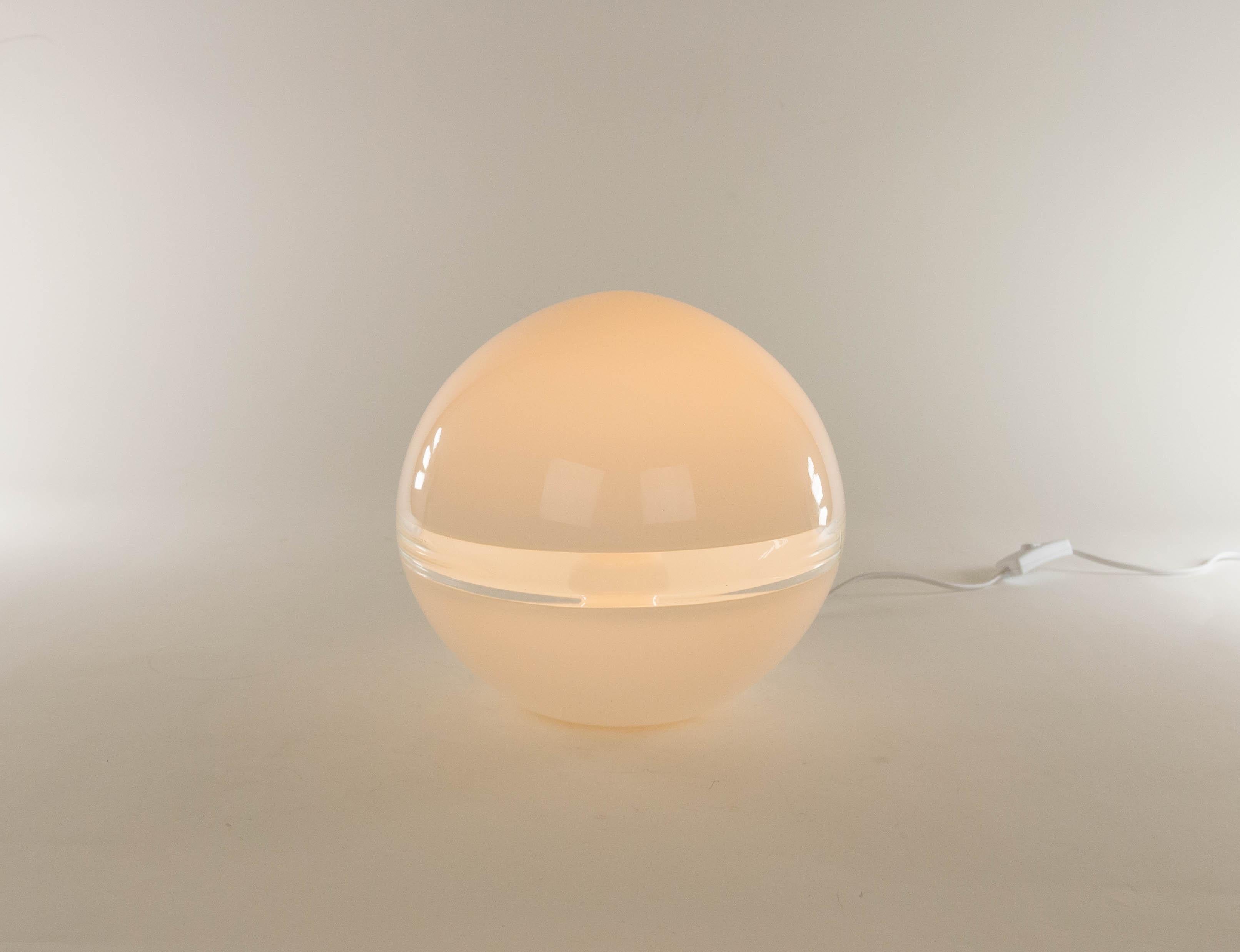 White LT 230 Table Lamp by Carlo Nason for A.V. Mazzega, 1970s In Good Condition For Sale In Rotterdam, NL