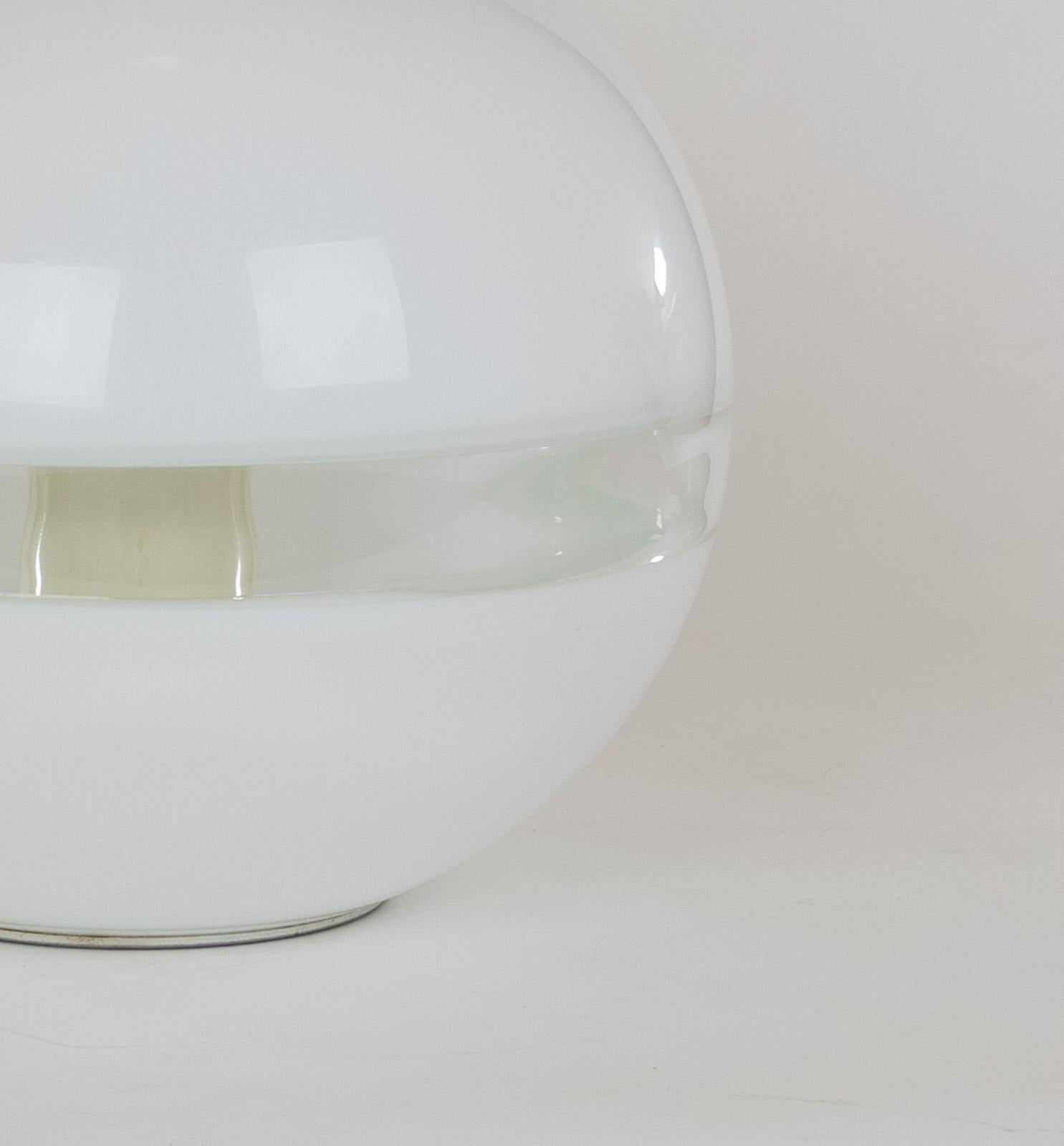 Lámpara de mesa LT 231 blanca de Carlo Nason para A.V. Mazzega, años 70 en Bueno estado para la venta en Rotterdam, NL