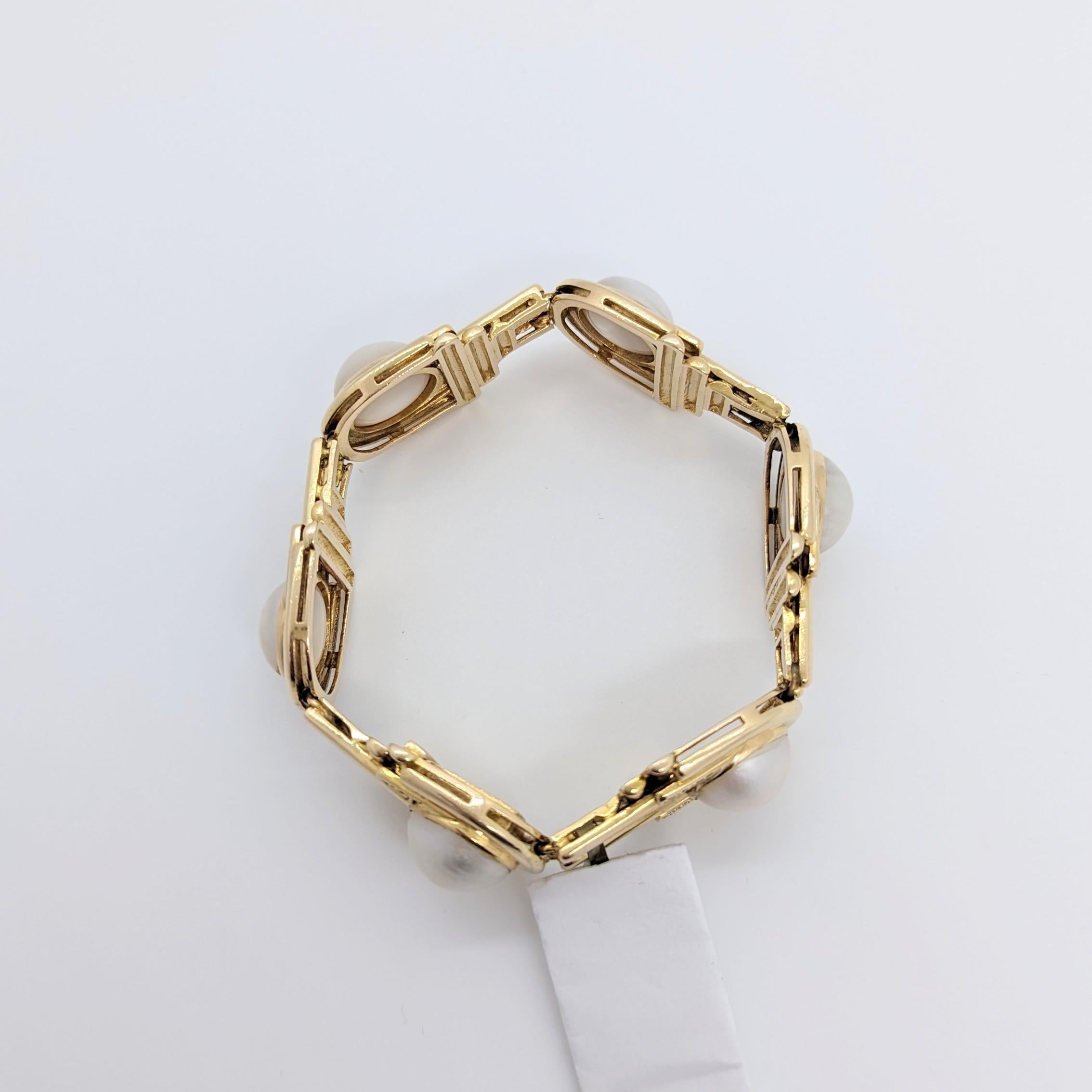 Armband aus 14 Karat Gelbgold mit weißer Mabe-Perle und weißen Diamanten im Zustand „Neu“ im Angebot in Los Angeles, CA
