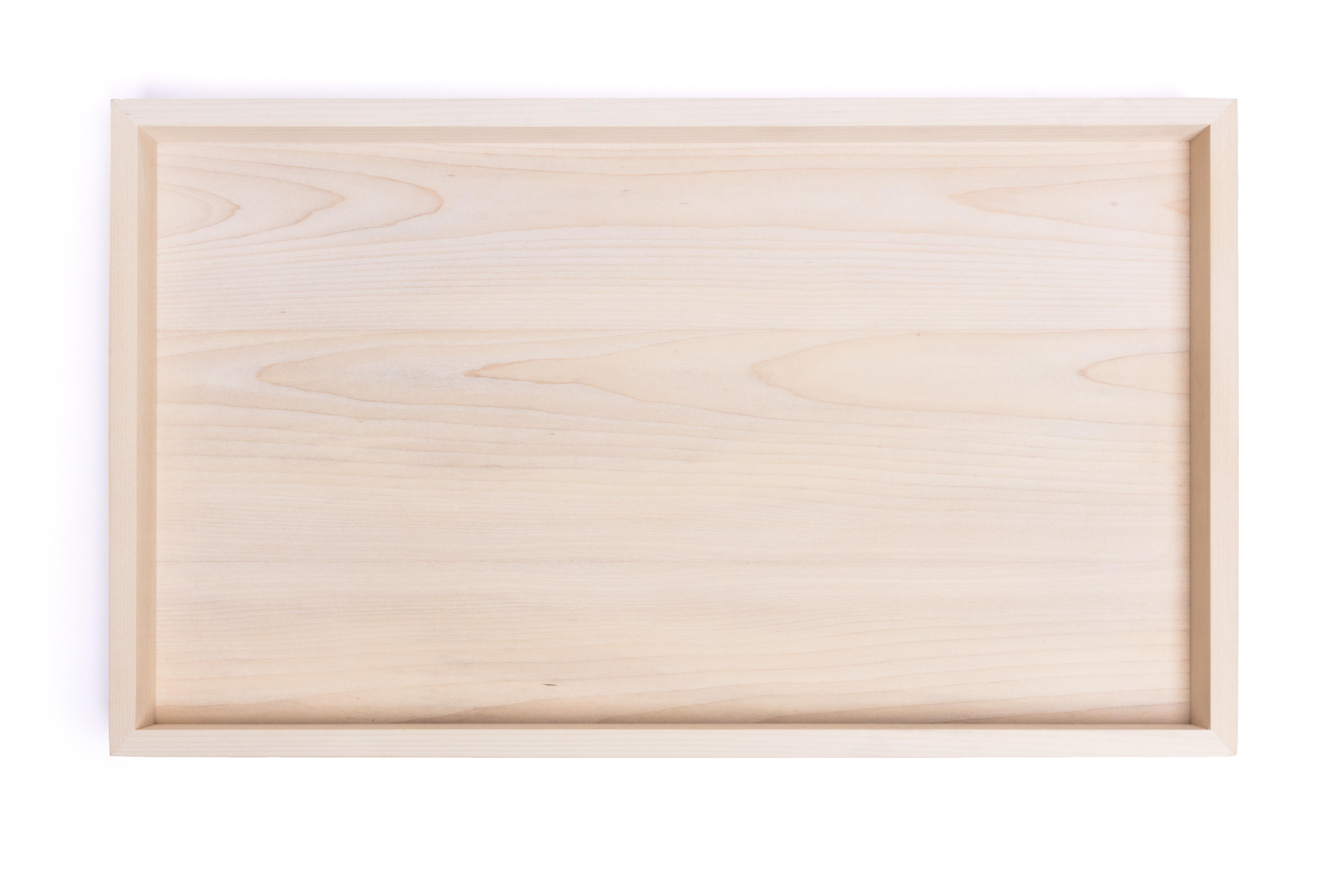 Fait main Plateau en bois et laiton blanc Magnolia pour vaisselle de bar ou exposition par Alabama Sawyer en vente