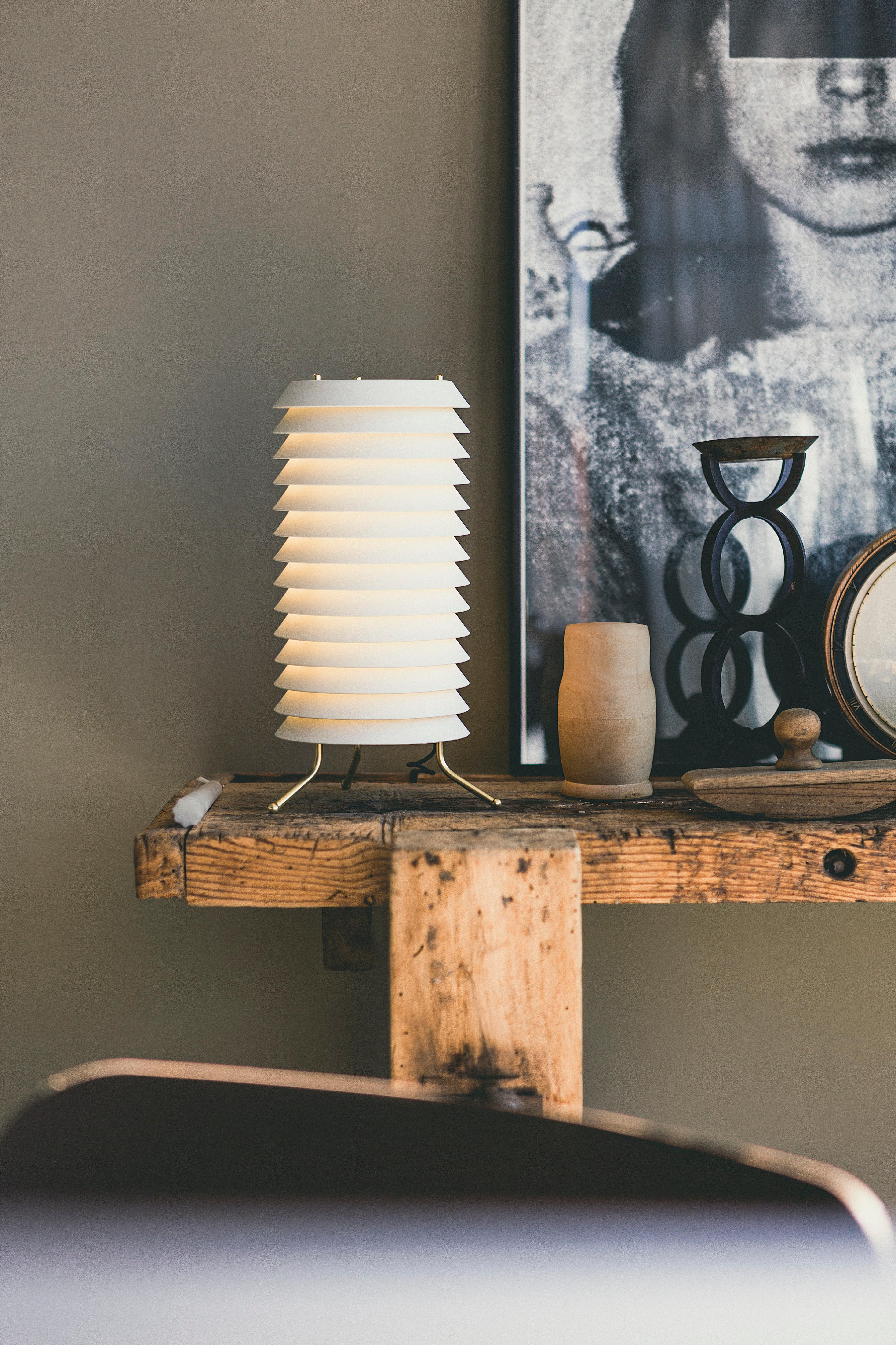 White Maija Table Lamp by Ilmari Tapiovaara For Sale 3