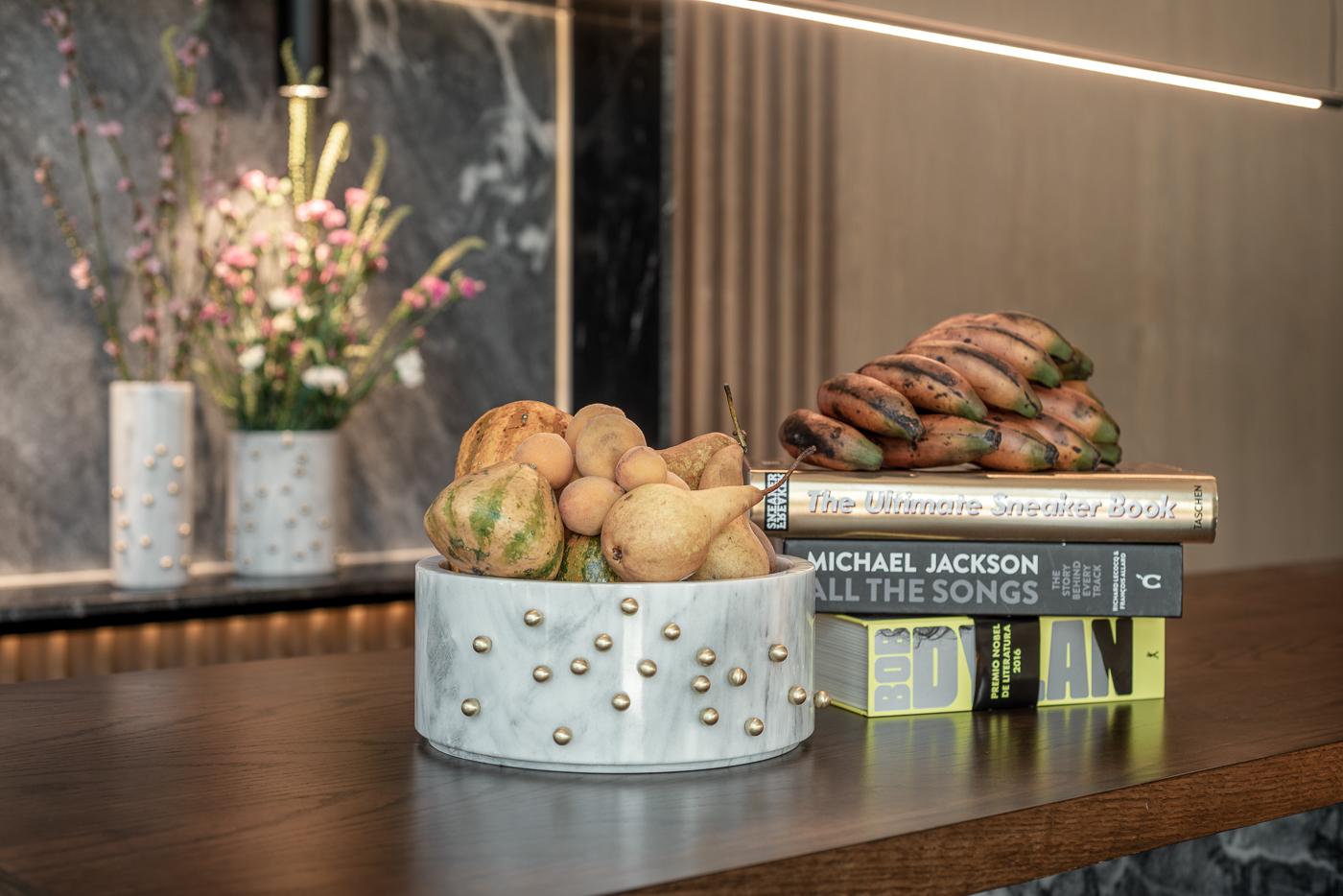 Elevate your decor with our exquisite cylindrical bowl adorned with lustrous brass sprinkles that seem to dance at random intervals along its sides. This elegant and daring bowl is a showstopper on any set, whether it's holding a vibrant bouquet of