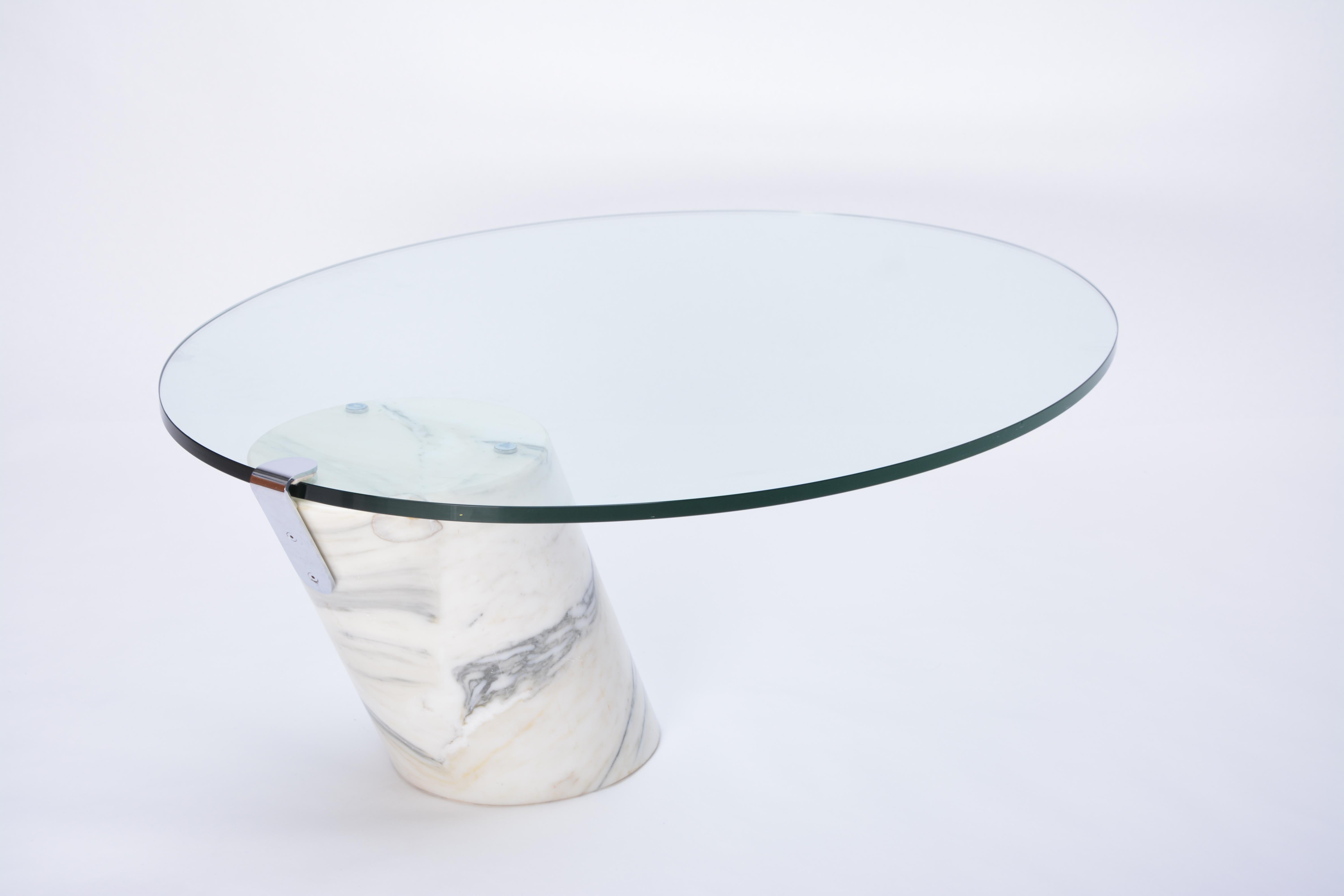 White Marble and Glass Coffee Table Model K1000 by Team Form for Ronald Schmitt For Sale 3
