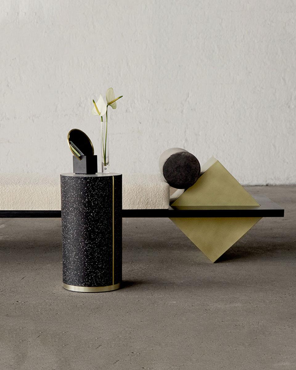 Daybed aus schwarzem Marmor, schwarzem Stahl, Messing und Boucle Coexist von Slash Objects (21. Jahrhundert und zeitgenössisch) im Angebot