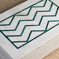Boîte en marbre blanc avec incrustation de malachite