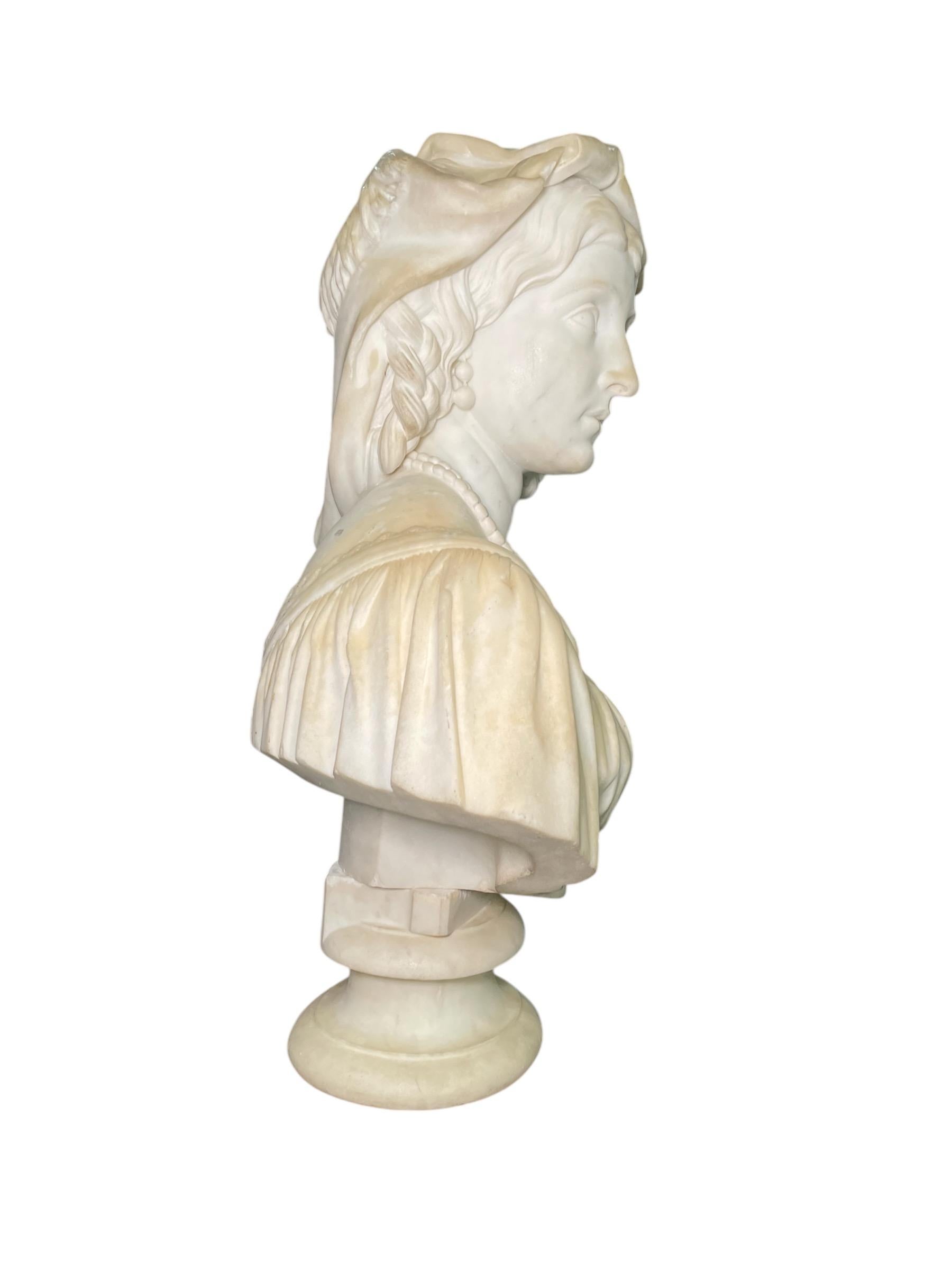 Buste de femme paysanne italienne en marbre blanc par J.Hutchison en vente 2