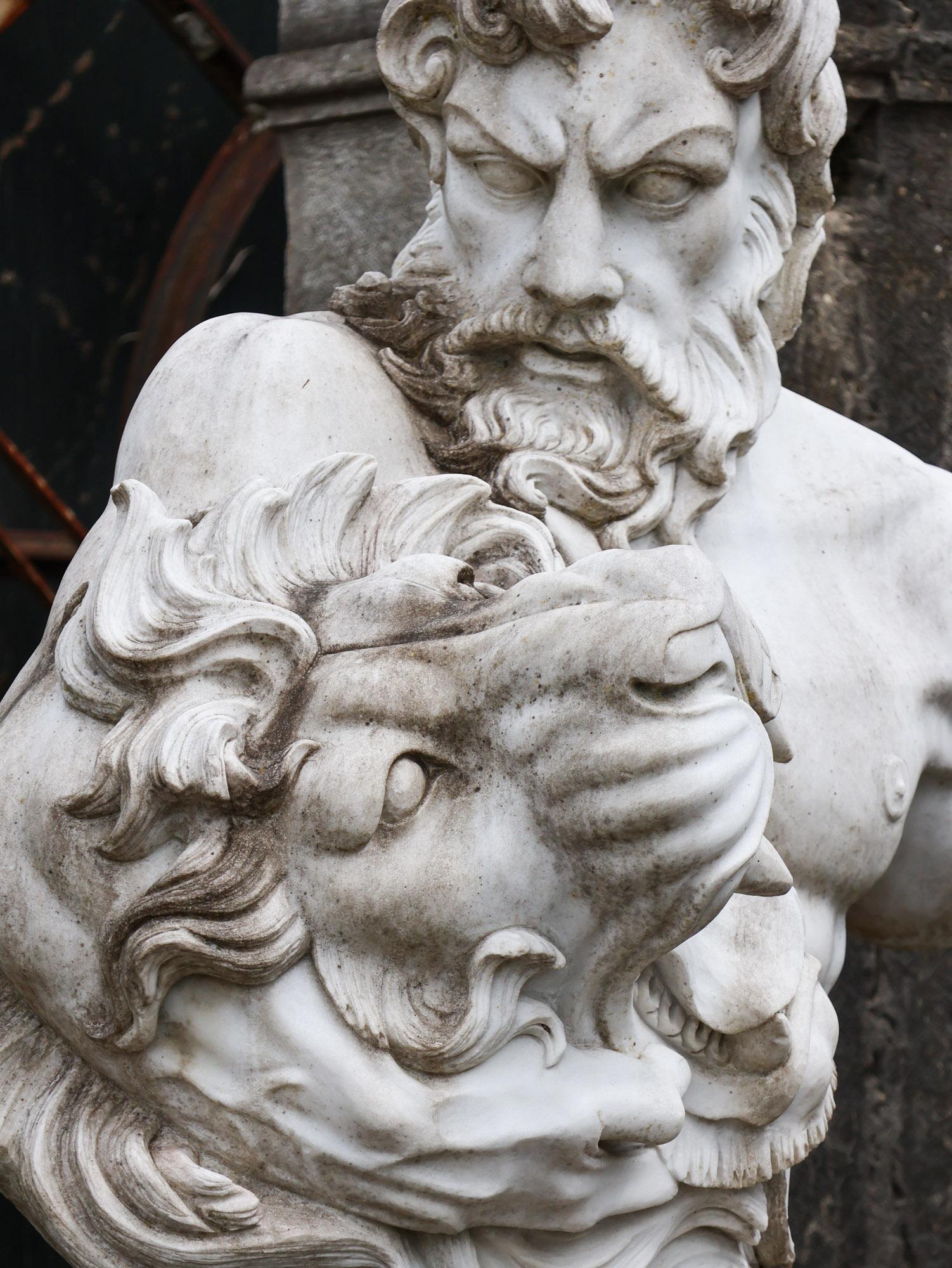 White Marble Bust of Hercules and the Nemean Lion - Late 20th Century For Sale 1