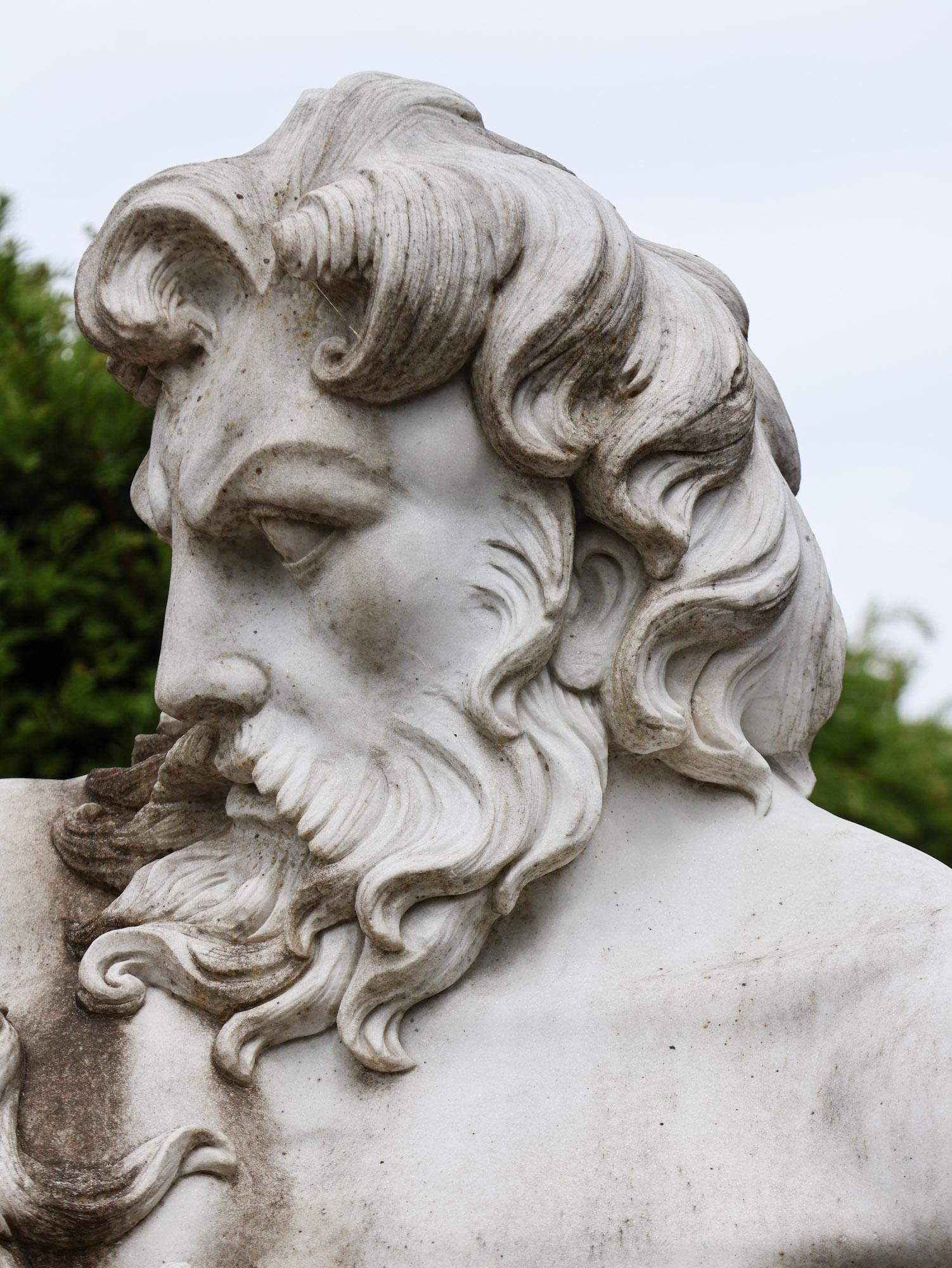 White Marble Bust of Hercules and the Nemean Lion - Late 20th Century For Sale 2
