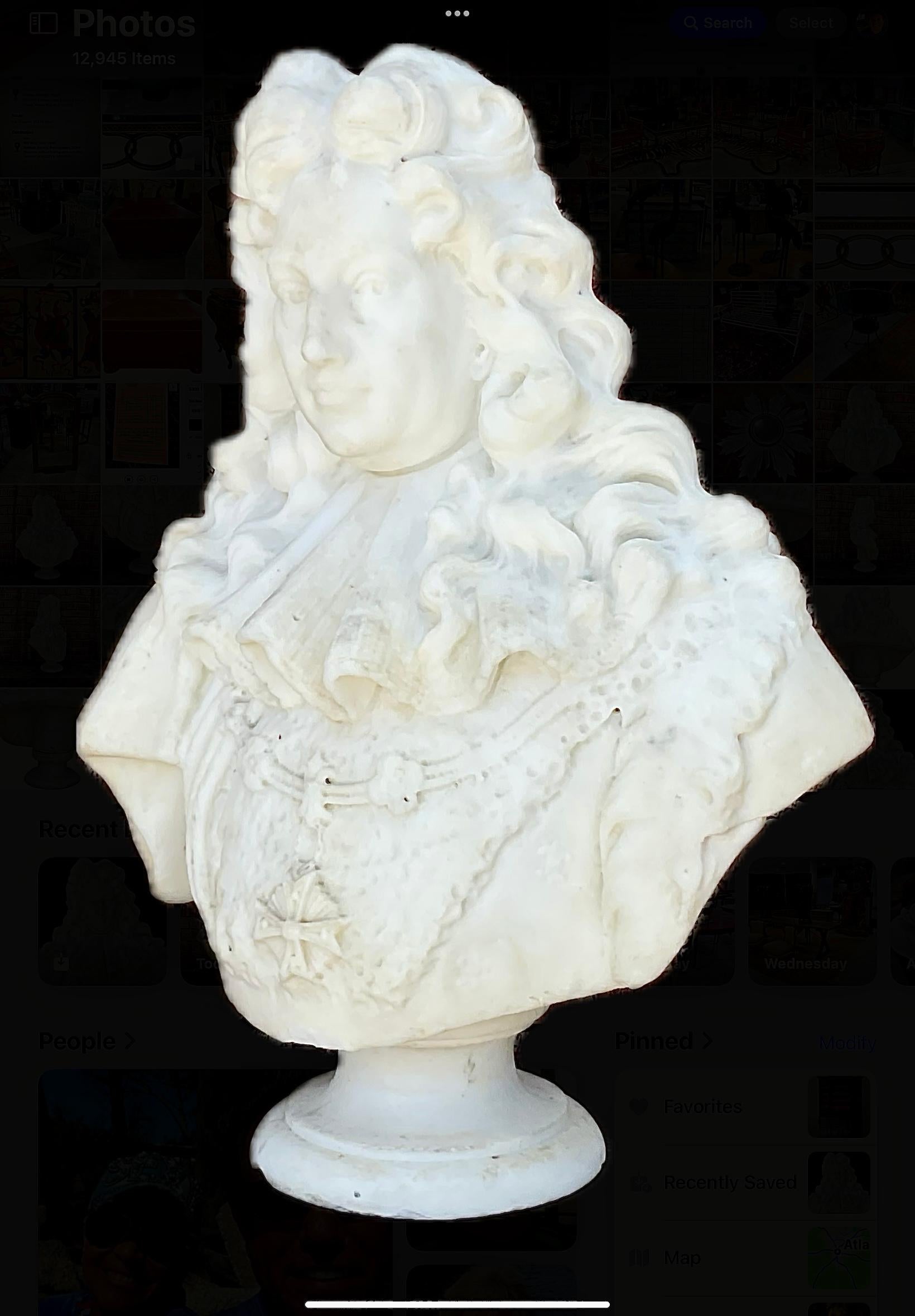 Francese Busto in marmo bianco di Luigi XIV di Francia in vendita