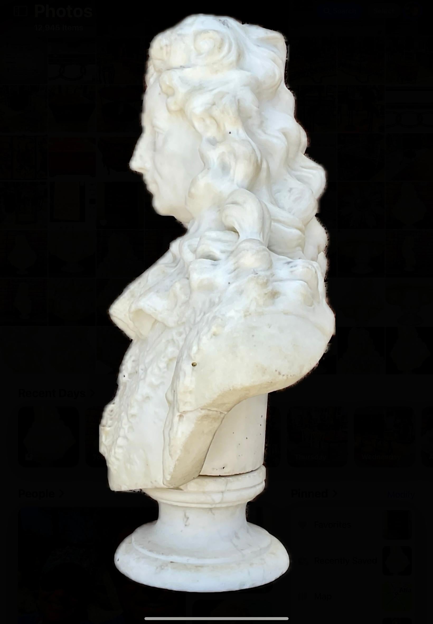 Busto in marmo bianco di Luigi XIV di Francia In condizioni buone in vendita a Bradenton, FL