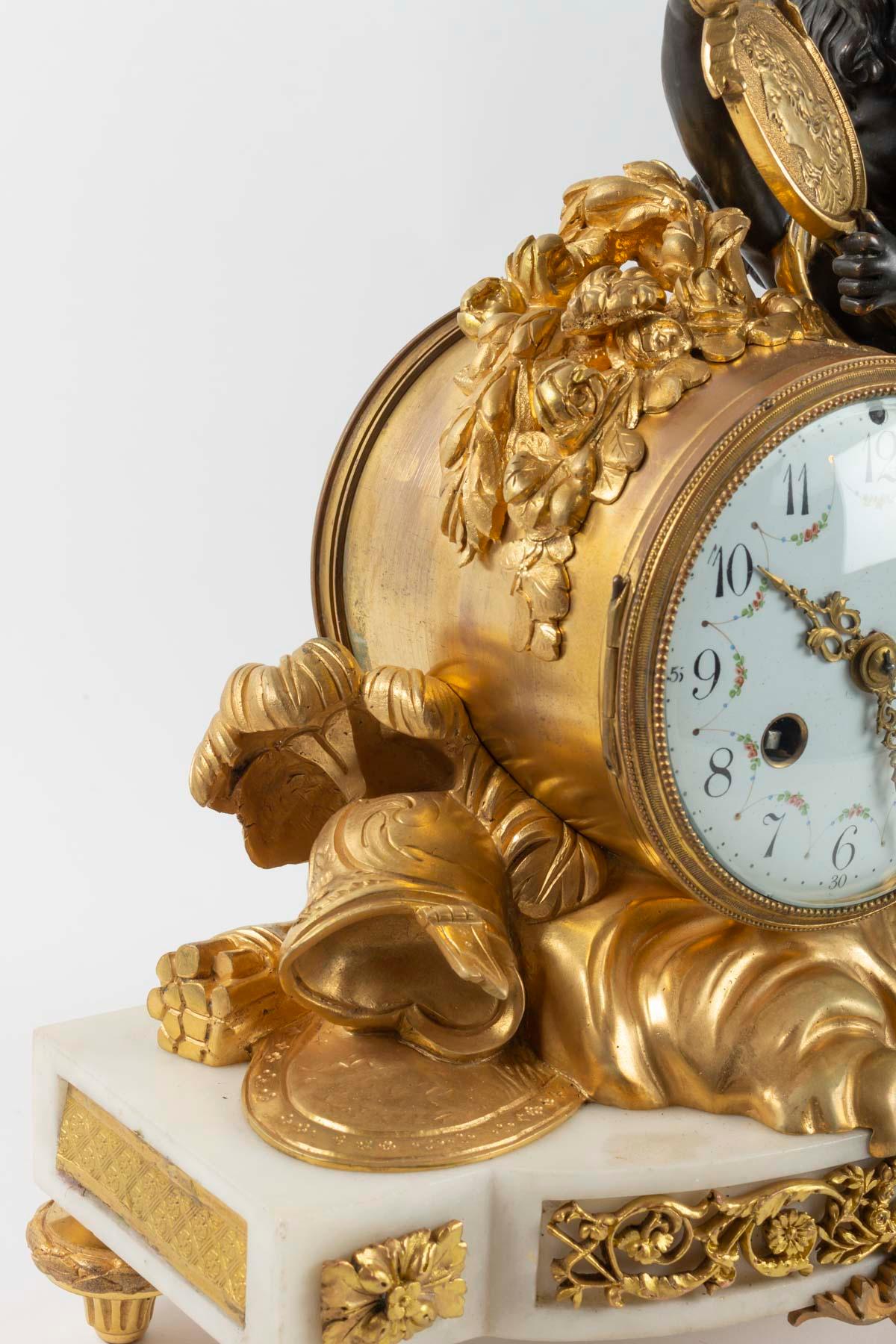 White Marble Clock, Golden Bronze and Antique Black, Allegory of Peace In Good Condition In Saint-Ouen, FR