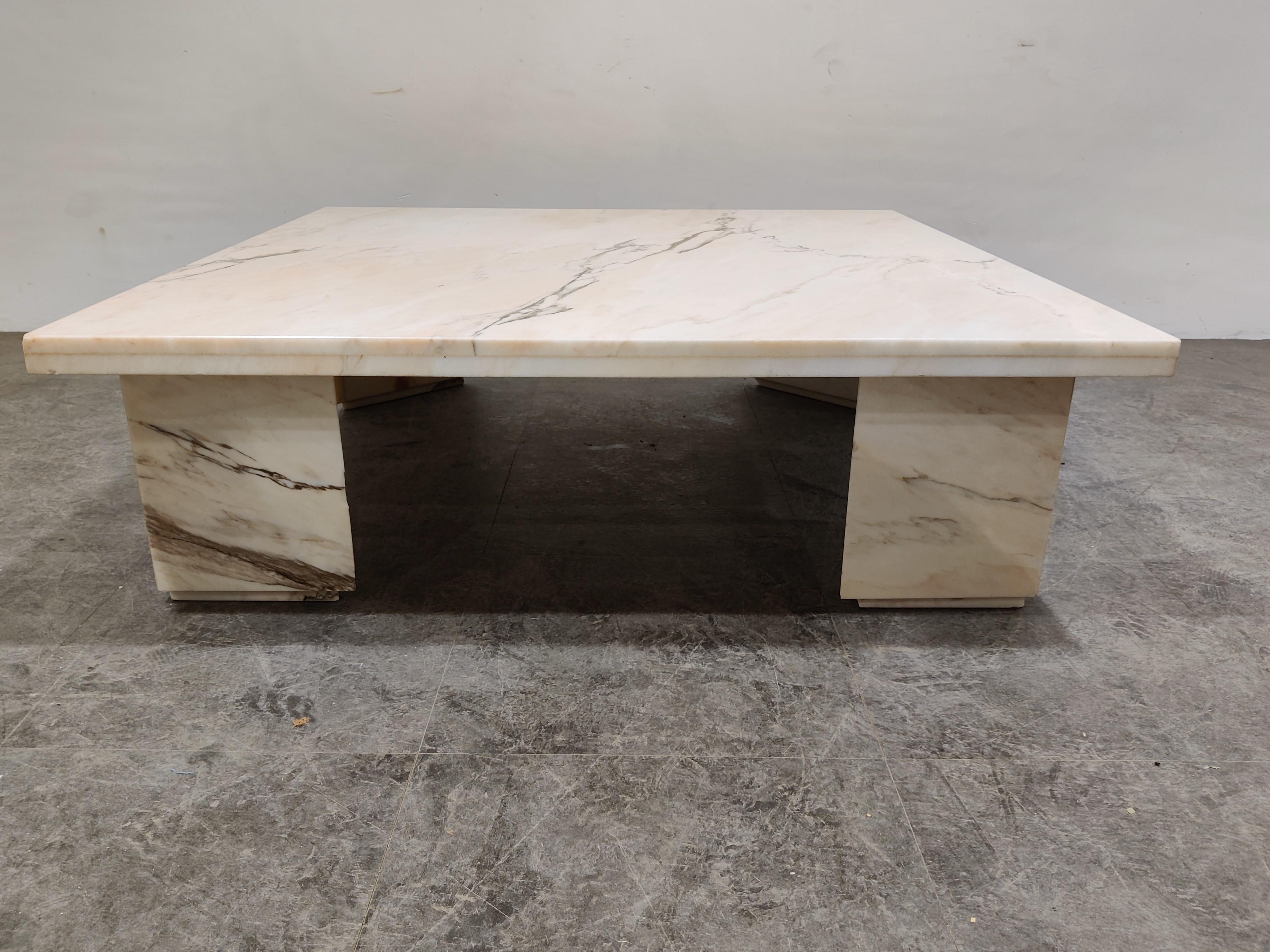 Timeless white marble coffee table with 4 triangular bases.

Beautiful vained marble.

Overall good condition, the bases have some chips here and there.

1970s, Italy 

Measures: Height 37cm/14.56