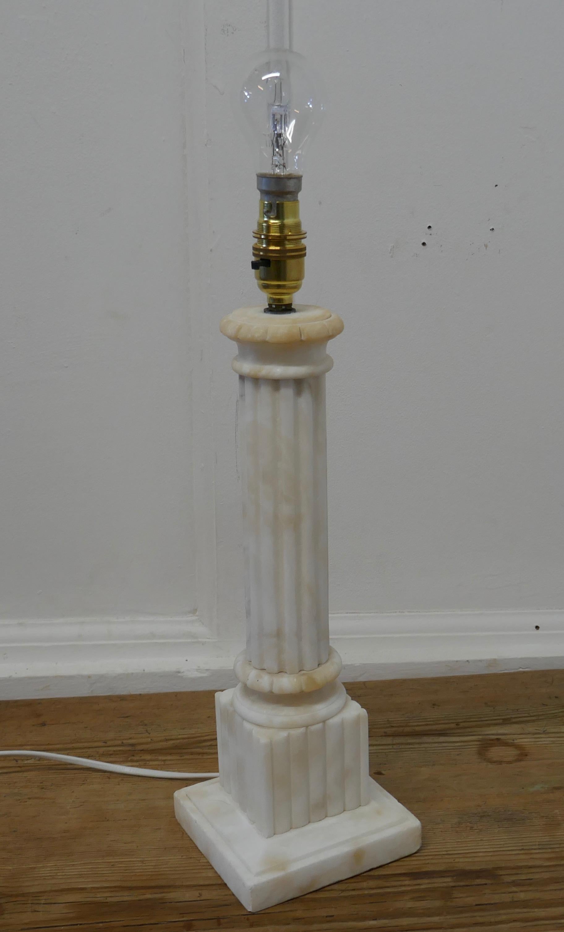 White Marble Corinthian Column Table Lamp In Good Condition For Sale In Chillerton, Isle of Wight