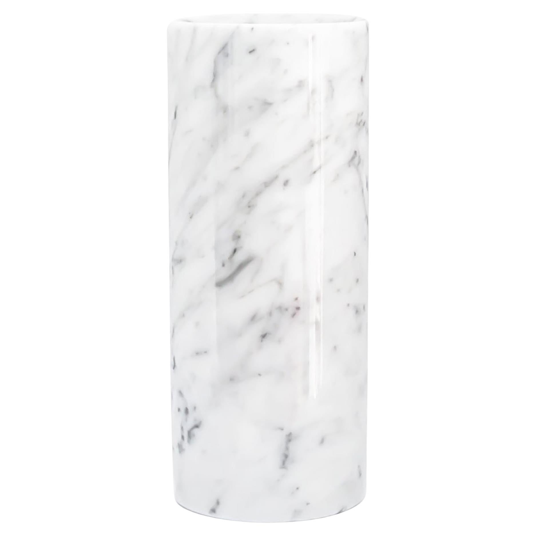 Vase cylindrique en marbre blanc en vente