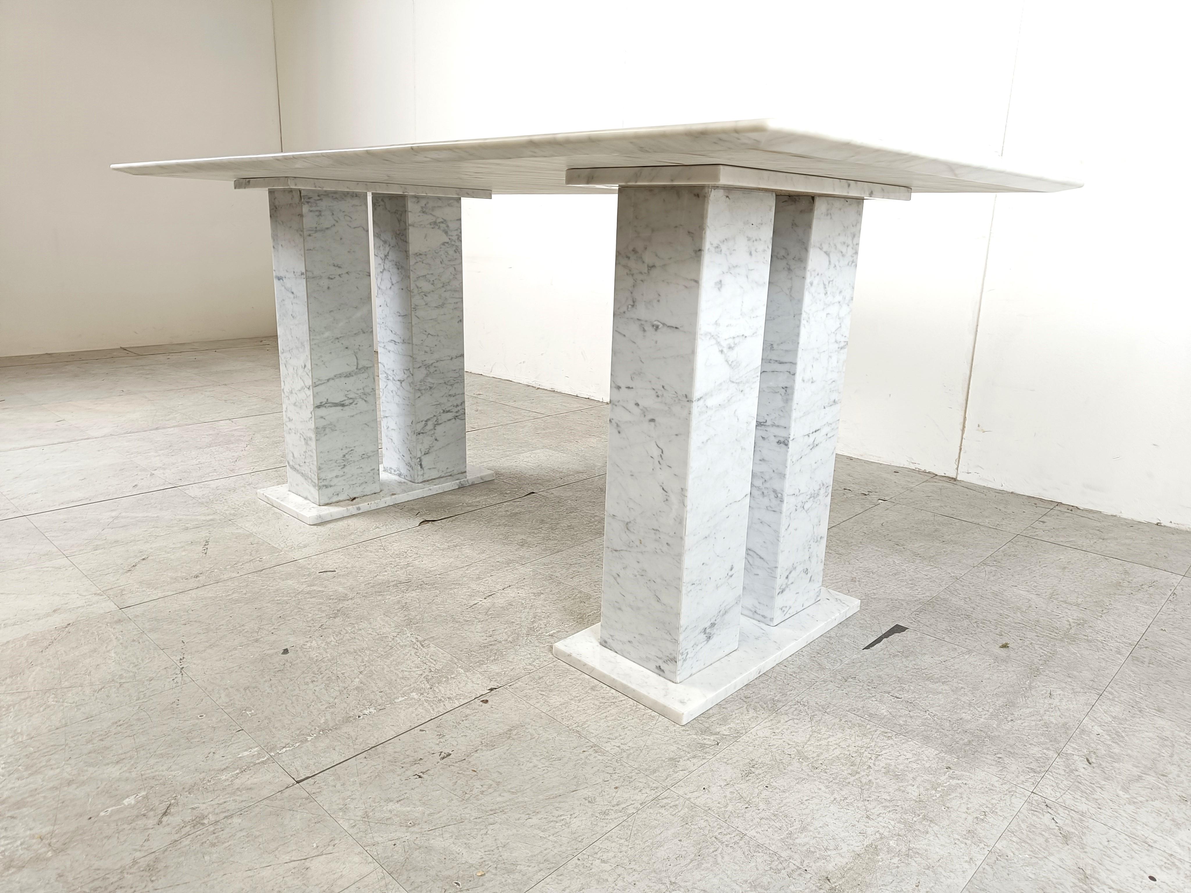 White marble dining table, 1970s For Sale 3