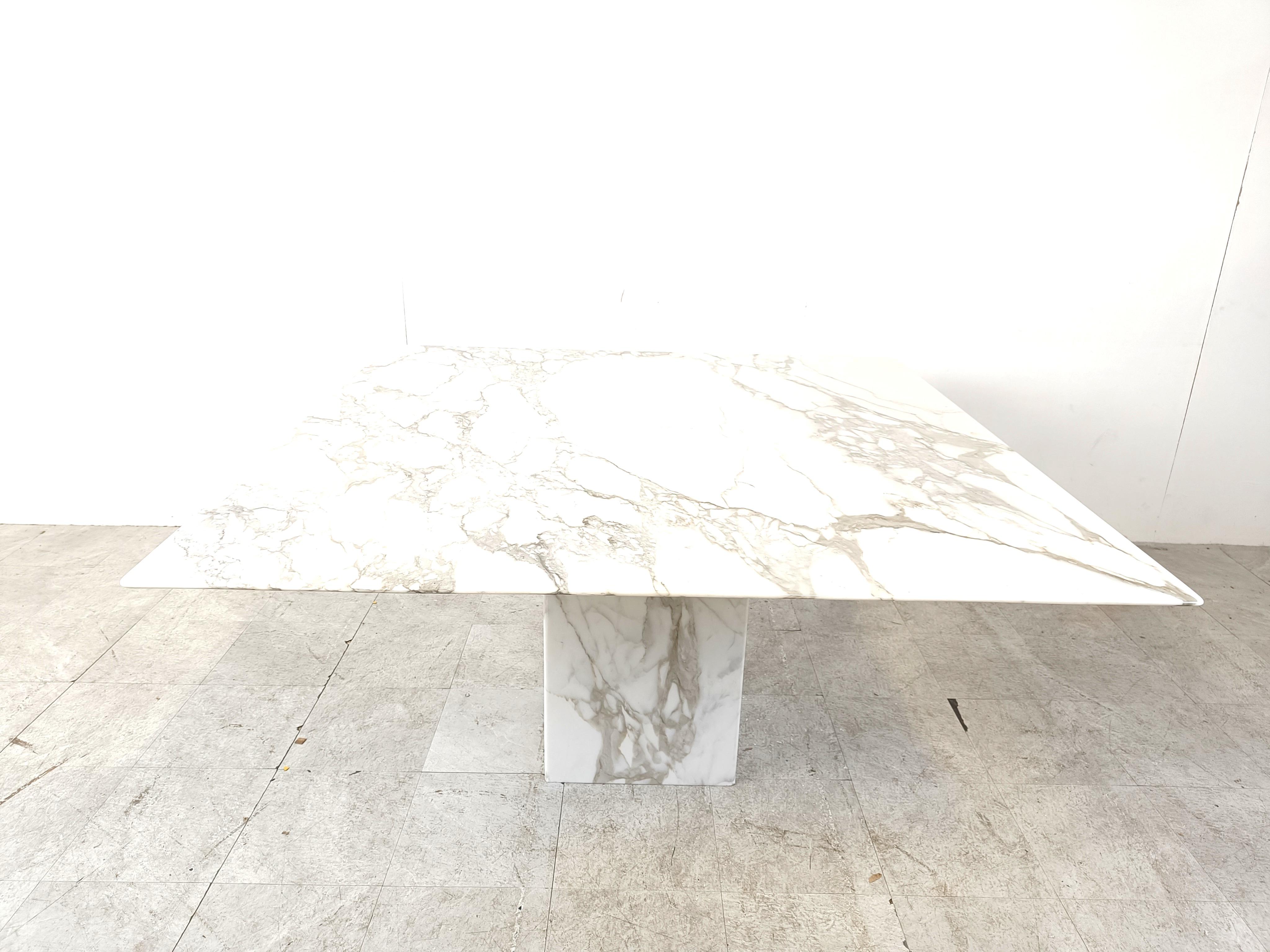 Mid-Century Modern White marble dining table, 1970s For Sale