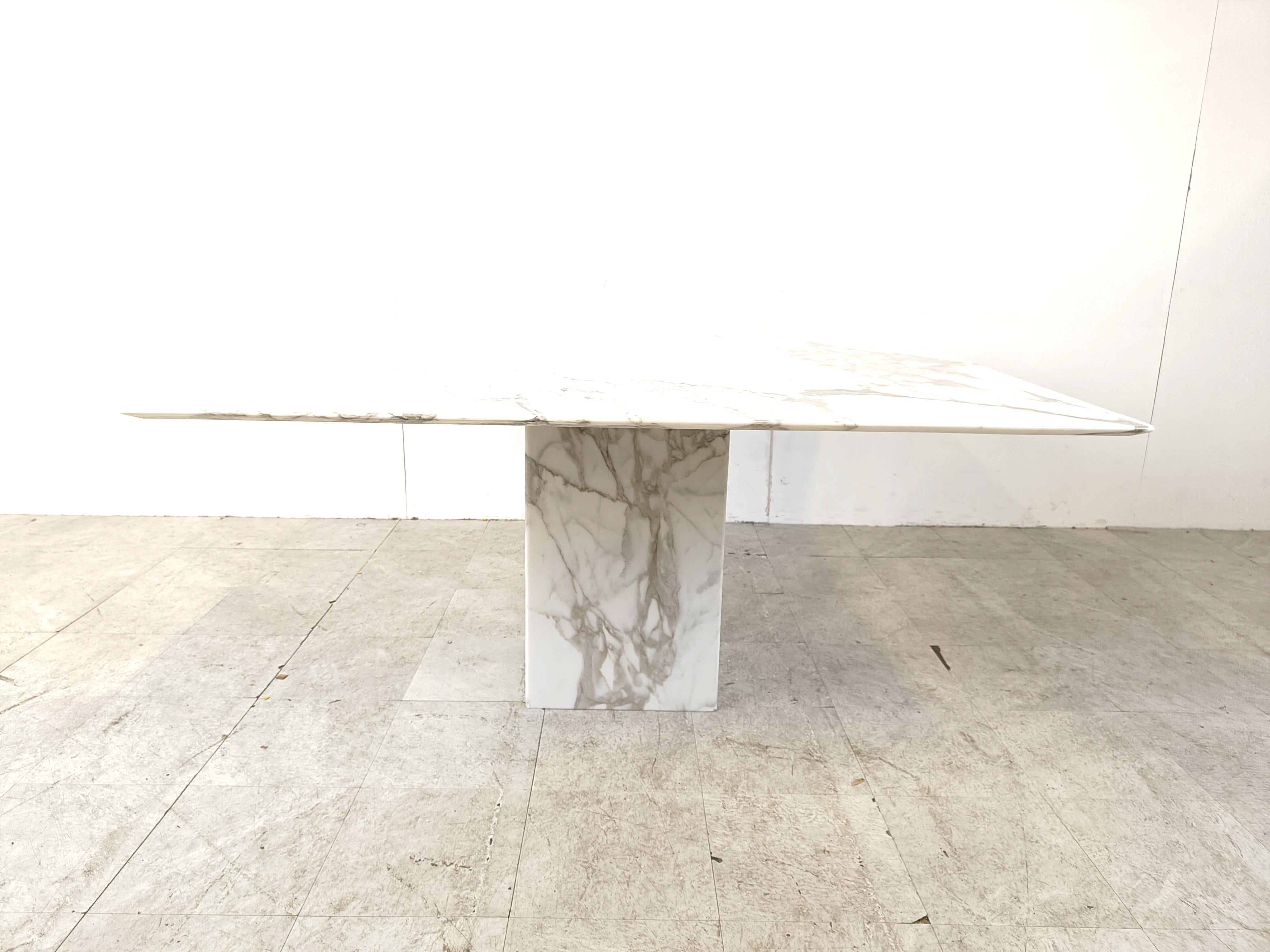 Italian White marble dining table, 1970s For Sale