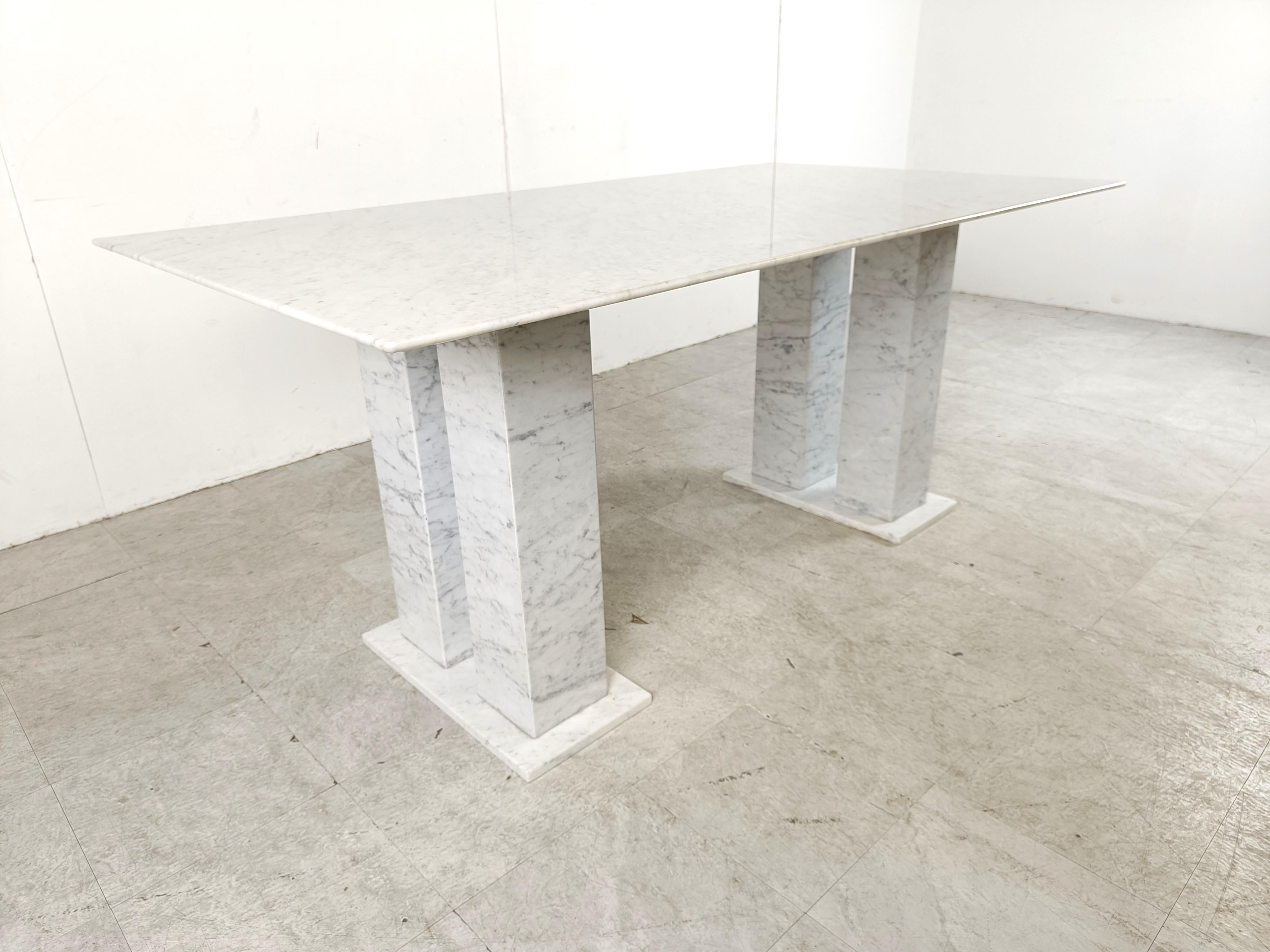 White marble dining table, 1970s For Sale 1