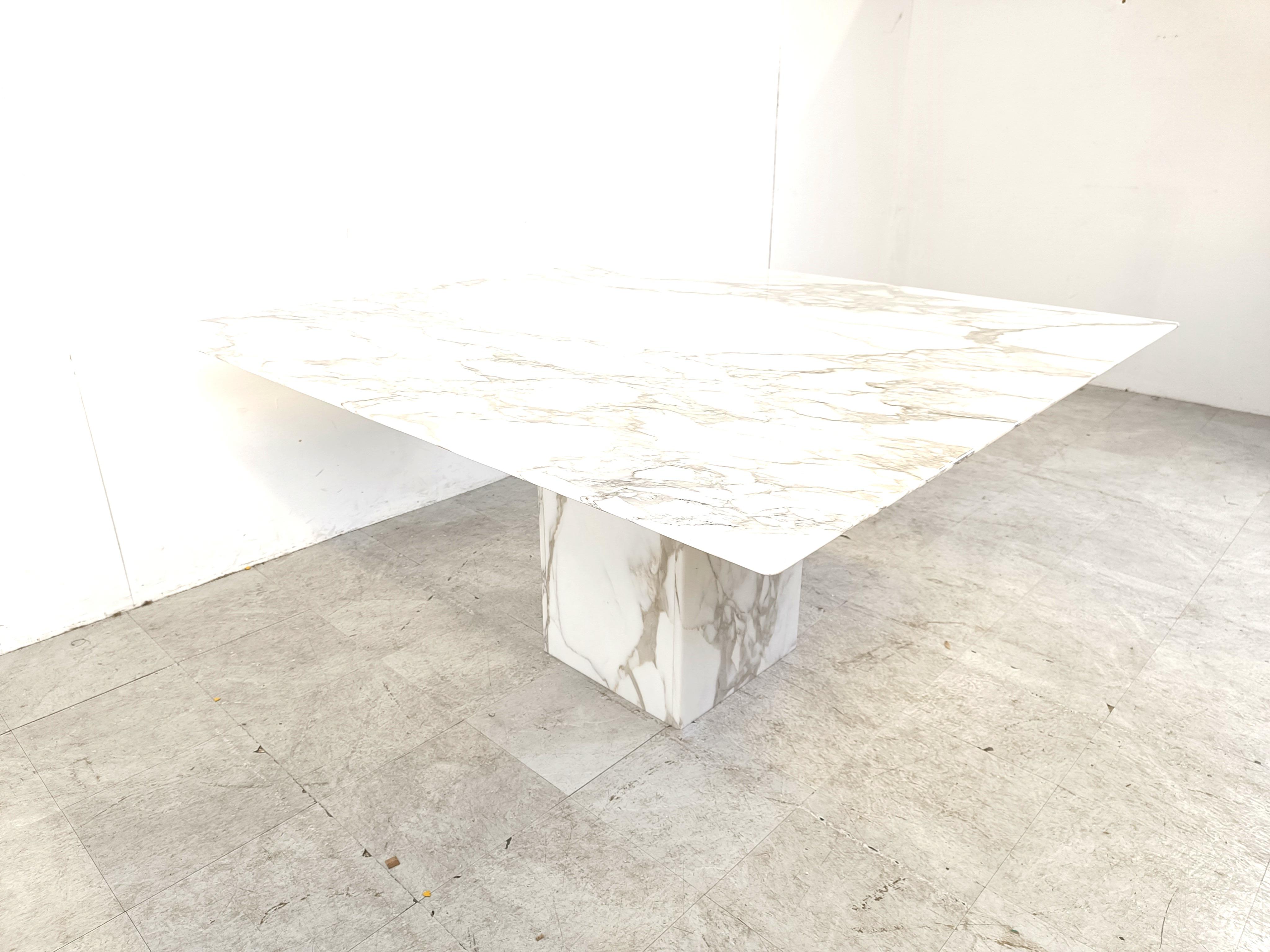 White marble dining table, 1970s For Sale 2