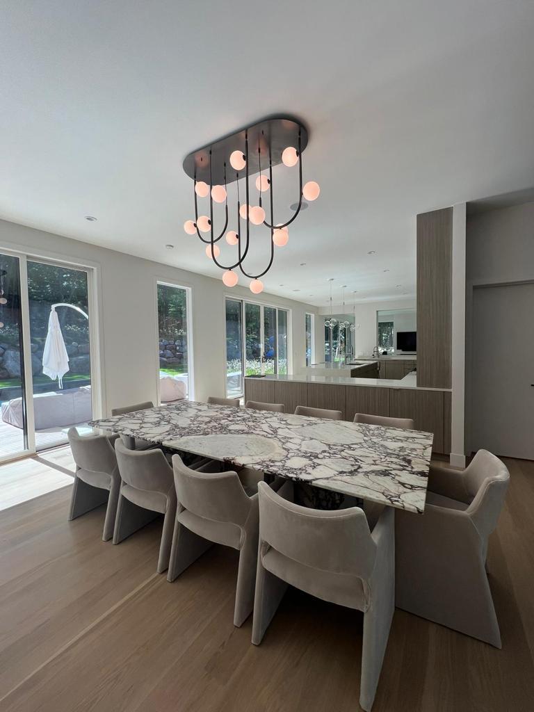 White Marble Dining Table For Sale at 1stDibs