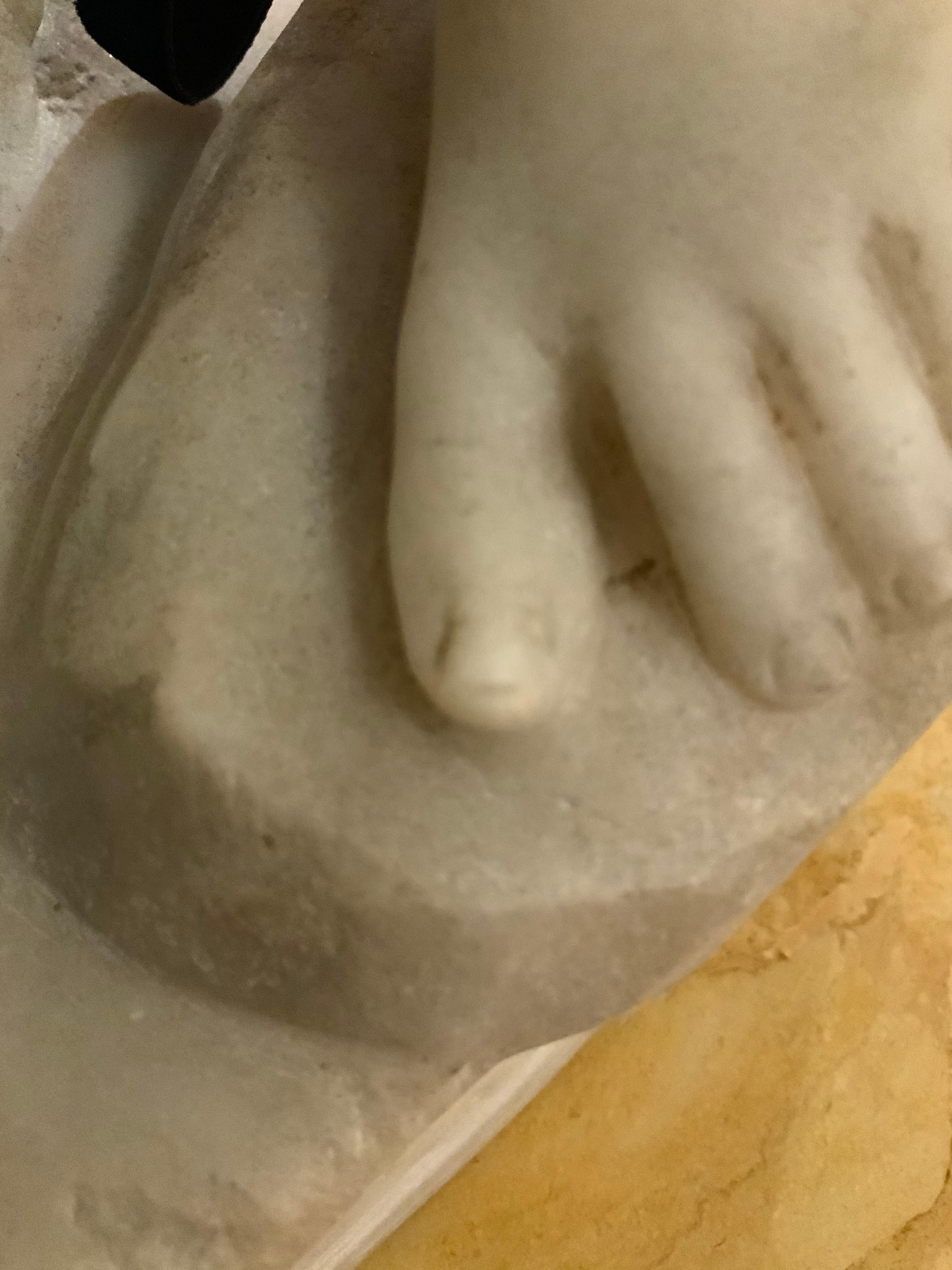 Estatua de mármol blanco de madre y niño, firmada por Viviana siglo XIX en venta
