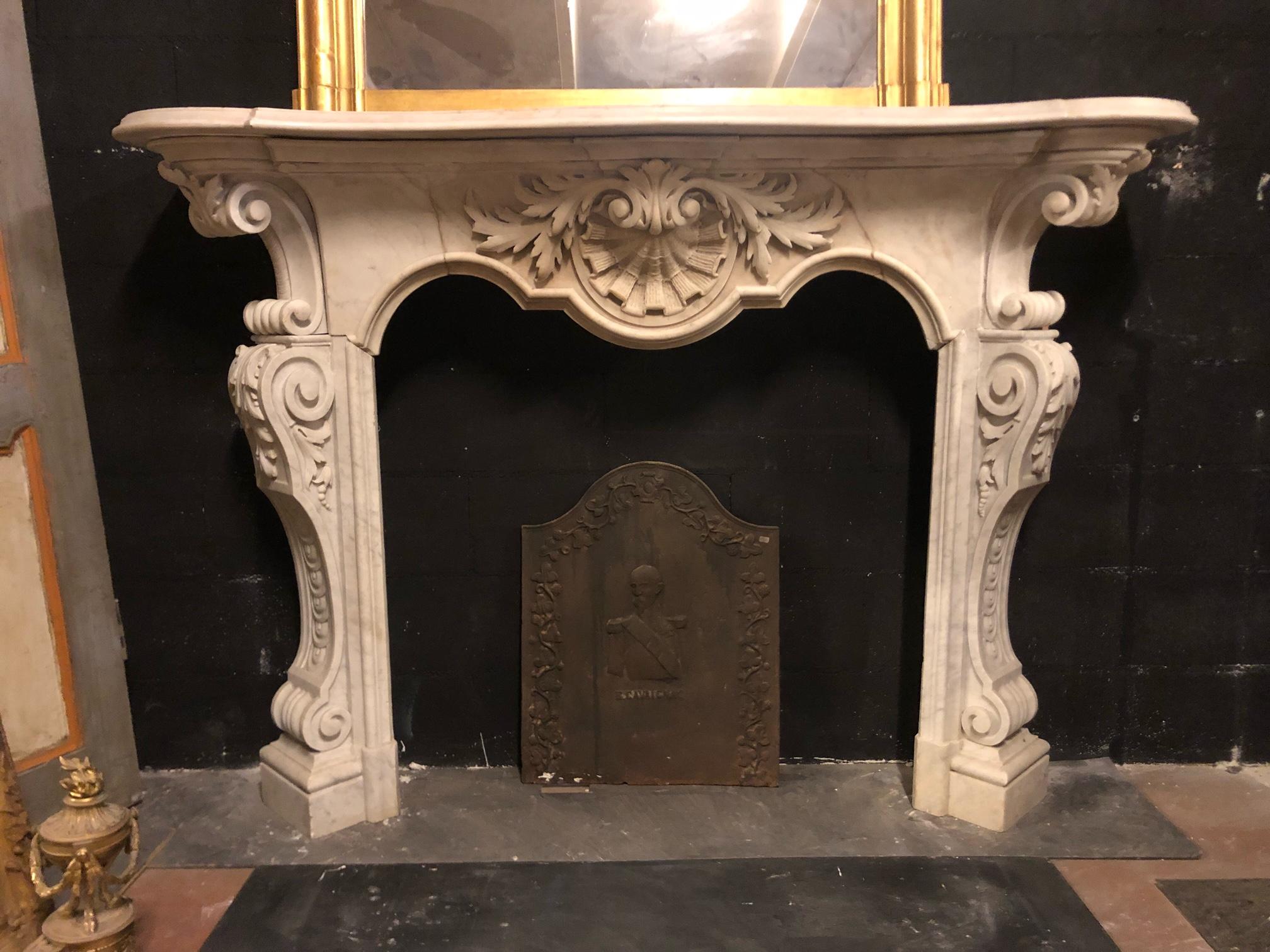 White marble fireplace, richly carved shells and flowers, 19th century Italy For Sale 3