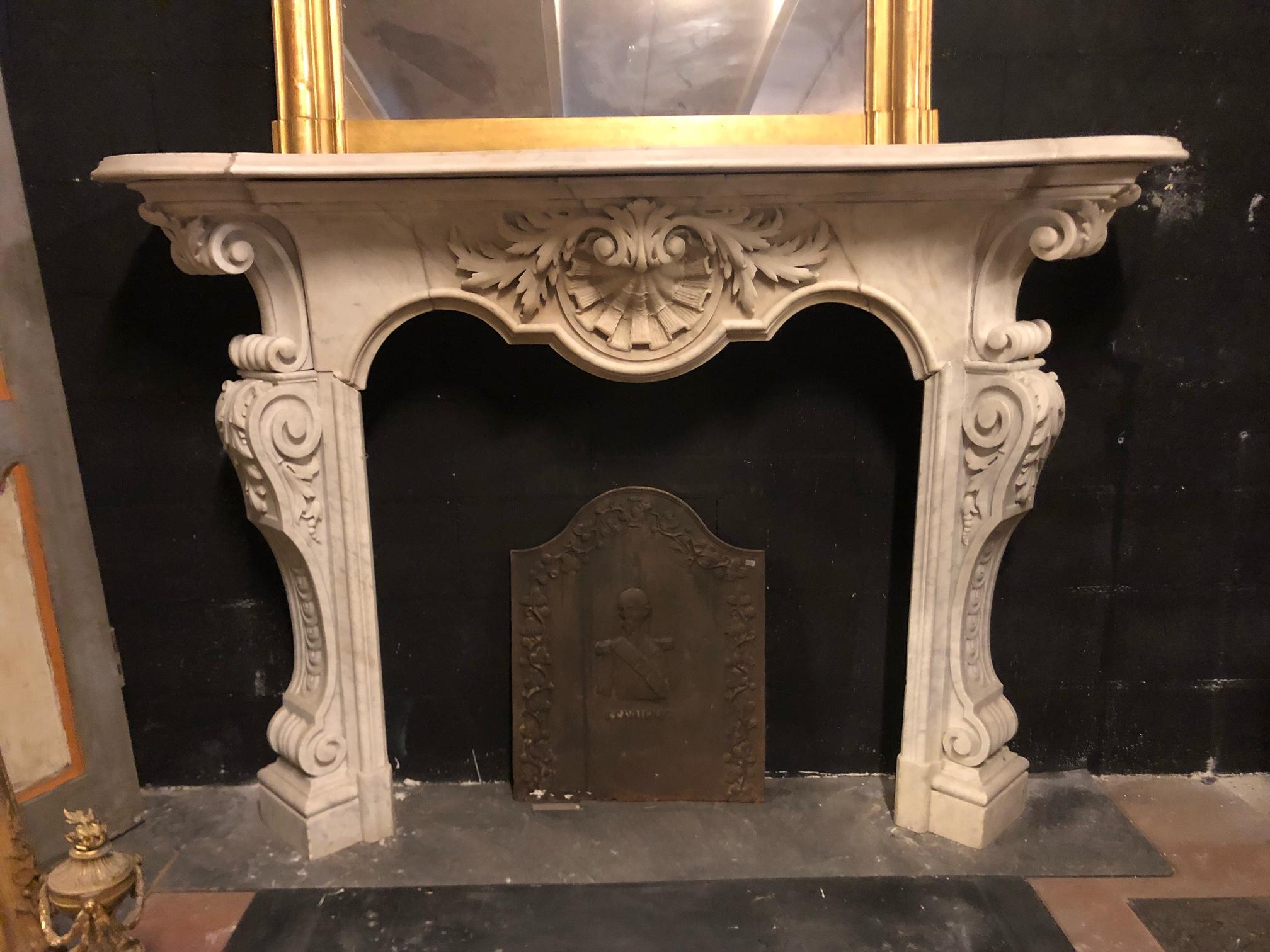 White marble fireplace, richly carved shells and flowers, 19th century Italy For Sale 2
