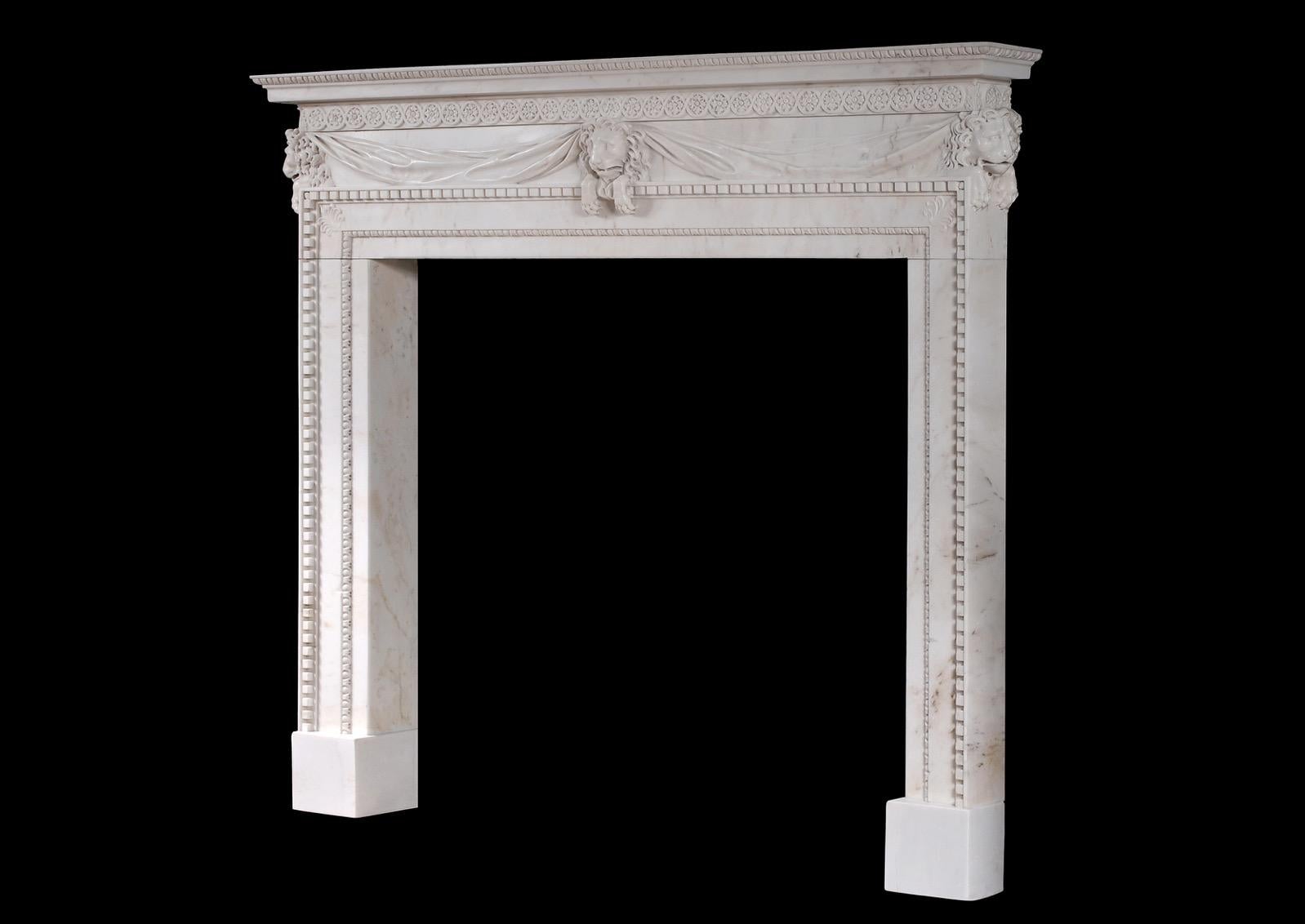 White Marble Fireplace with Carved Lion's Mask In Good Condition For Sale In London, GB