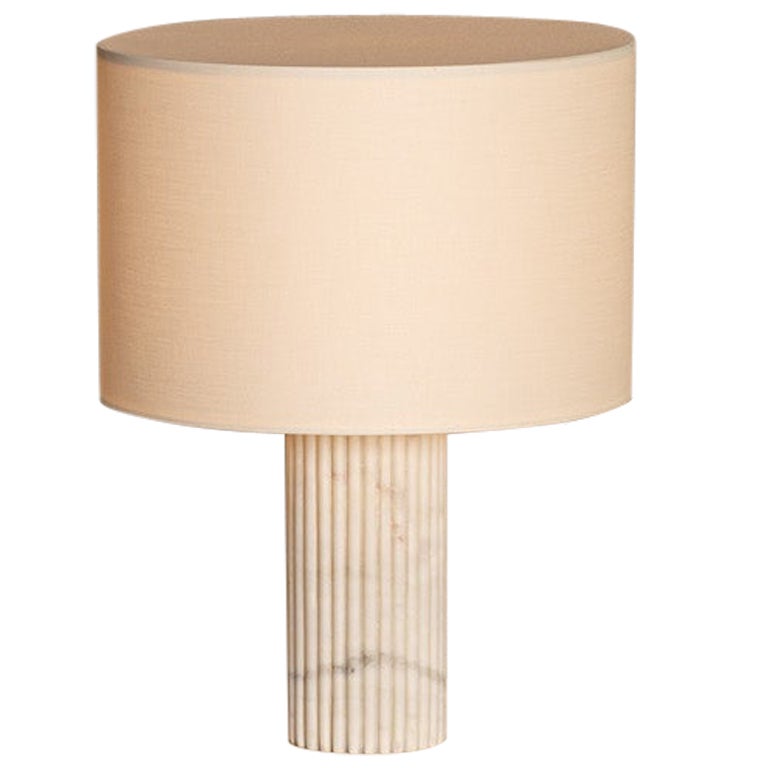 Lampada da tavolo Flutita in marmo bianco di Simone & Marcel