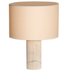 Lampada da tavolo Flutita in marmo bianco di Simone & Marcel