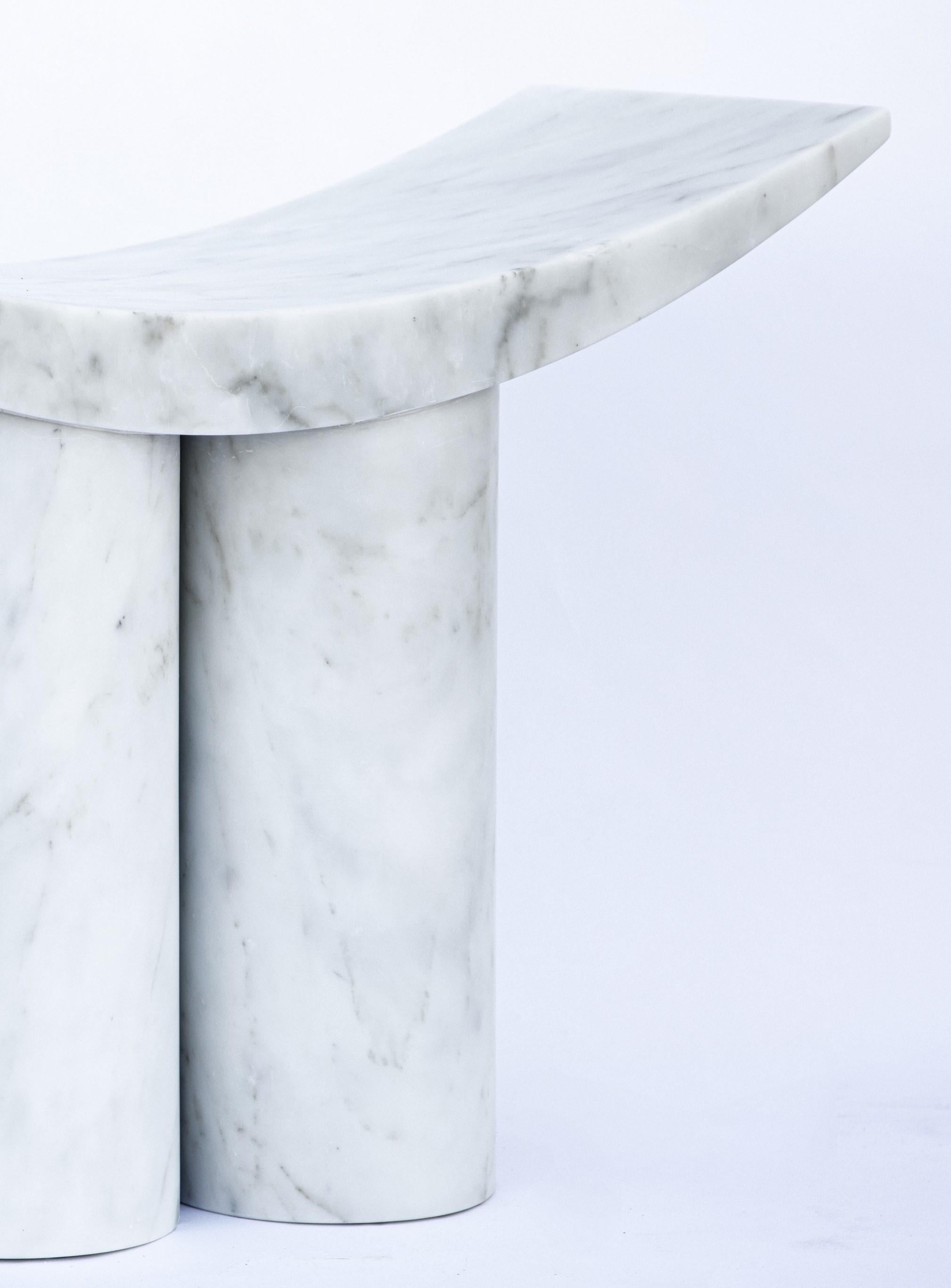 Moderno Sgabello Gamma in marmo bianco di Pietro Franceschini in vendita