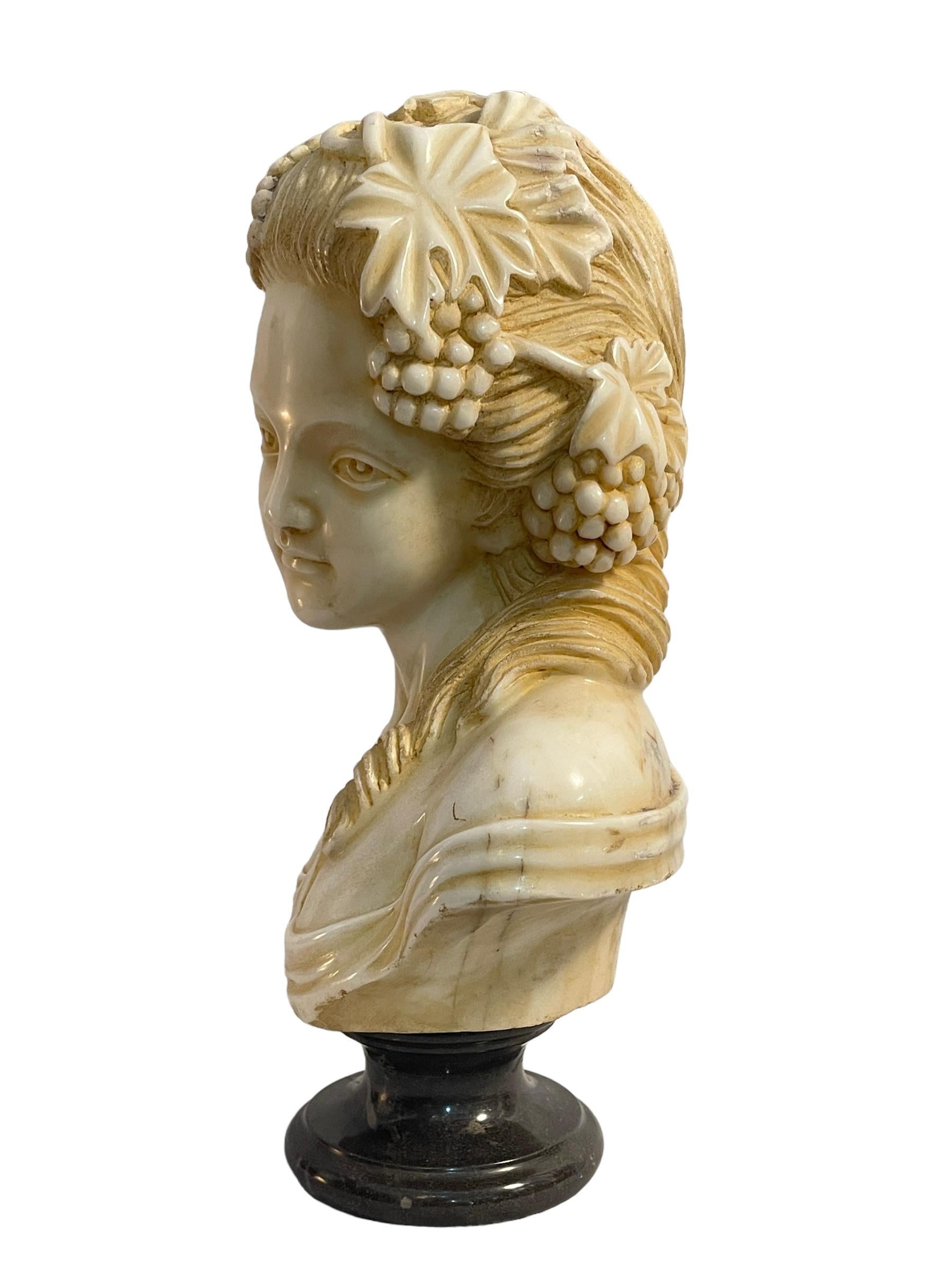 White marble half-bust, 20th century, female figure
Half-bust of neoclassical inspiration, refined workmanship, white marble on black marble base.
Good condition as from picture
Dimensions: 28x17 cm, height 43 cm