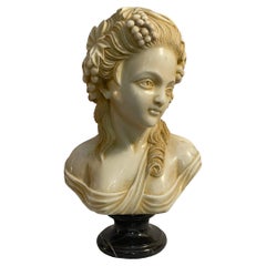 Demi-buste en marbre blanc, 20e siècle, figure féminine