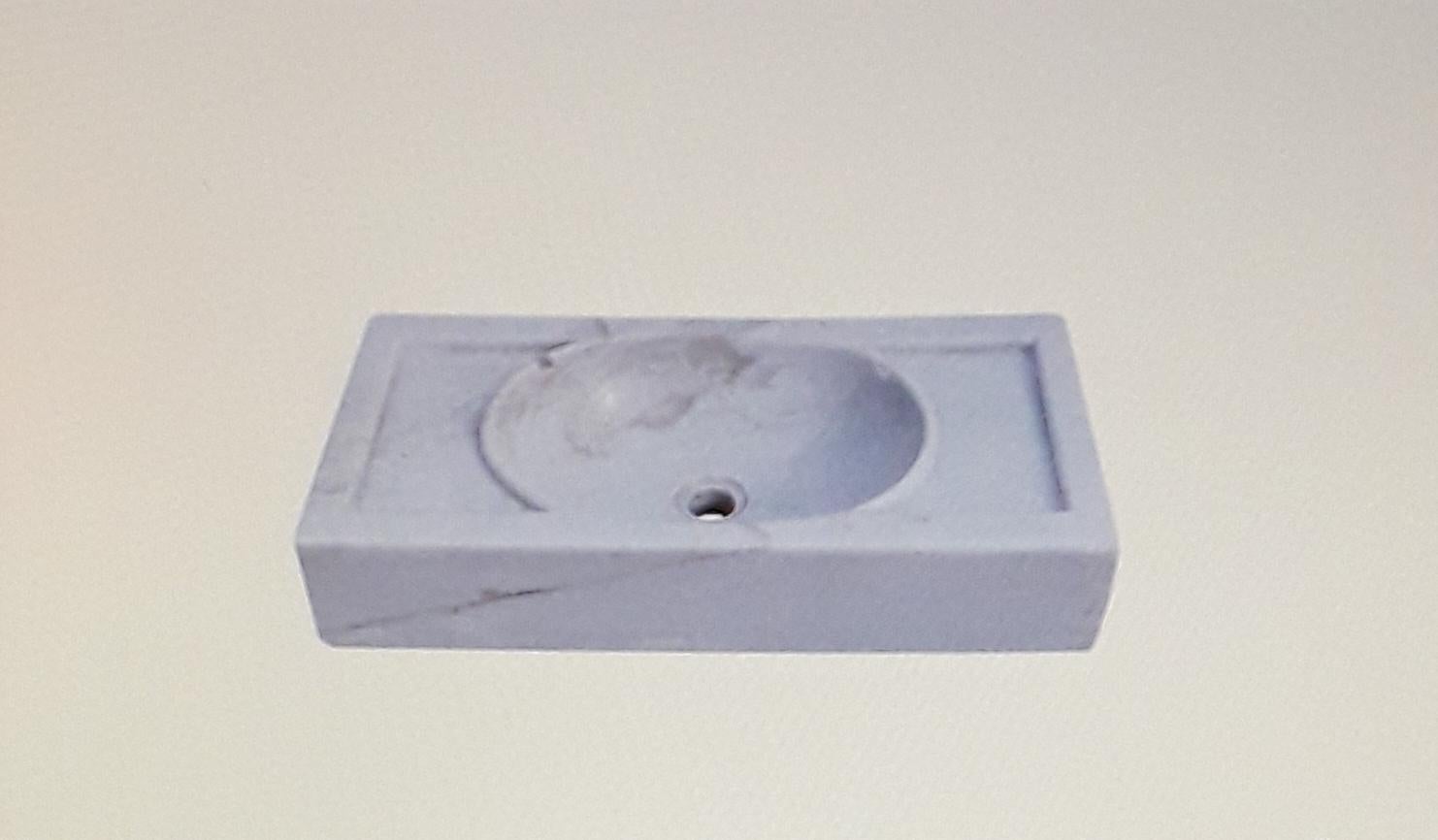 Classical rectangular Italian sink basin cut from one single block of white marble.
Ideal outside decorative feature or a fountain.
This design has not changed since Roman times and carries superb artistic merit easily fitting with old and new