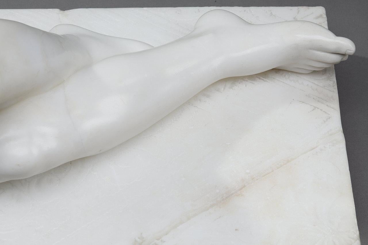 Odalisque en marbre blanc de la période Art Déco  en vente 6