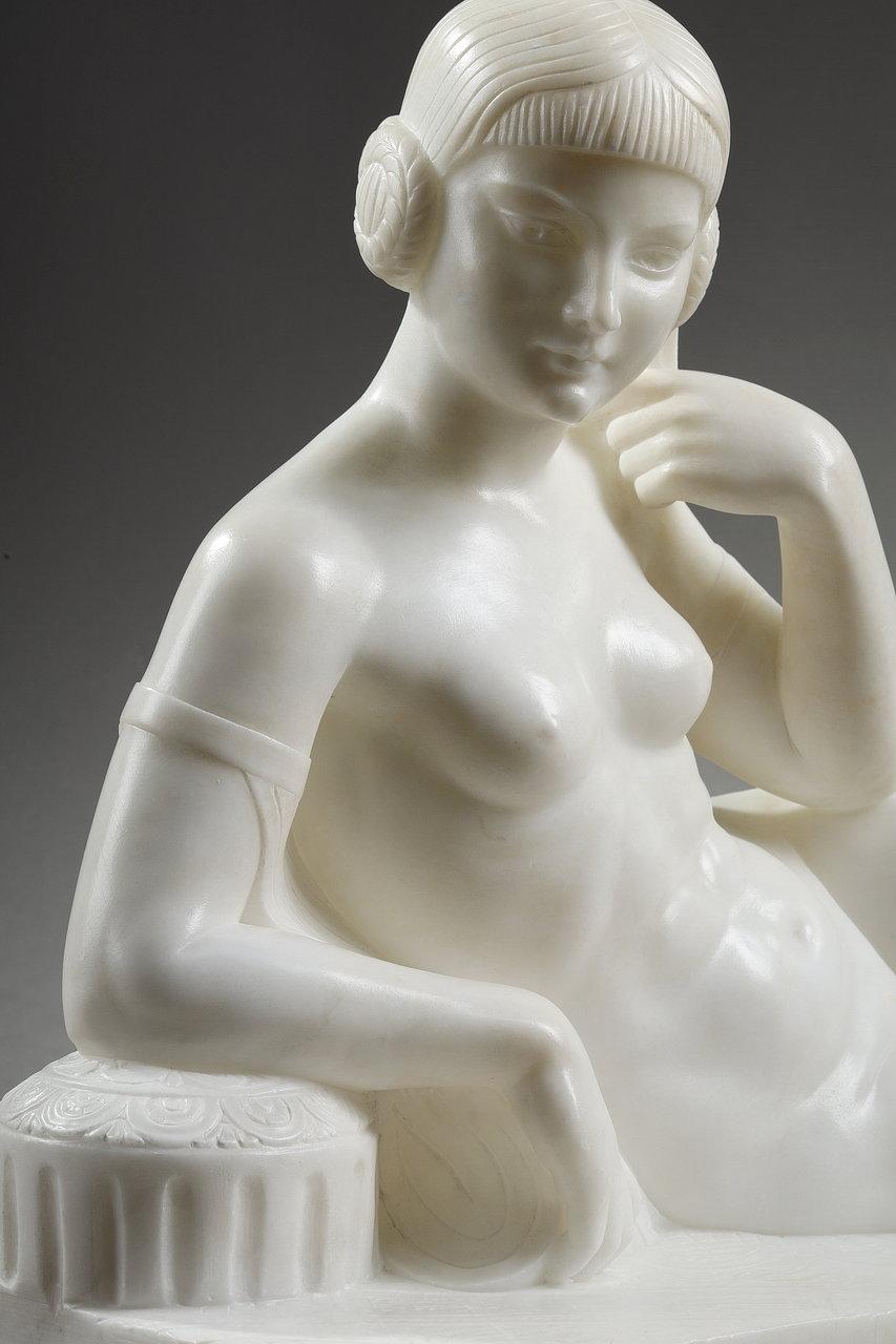 Odalisken aus weißem Marmor aus der Art-déco-Zeit  im Zustand „Gut“ im Angebot in Paris, FR