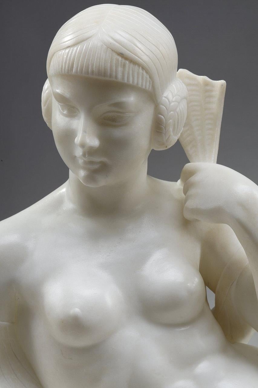 20ième siècle Odalisque en marbre blanc de la période Art Déco  en vente