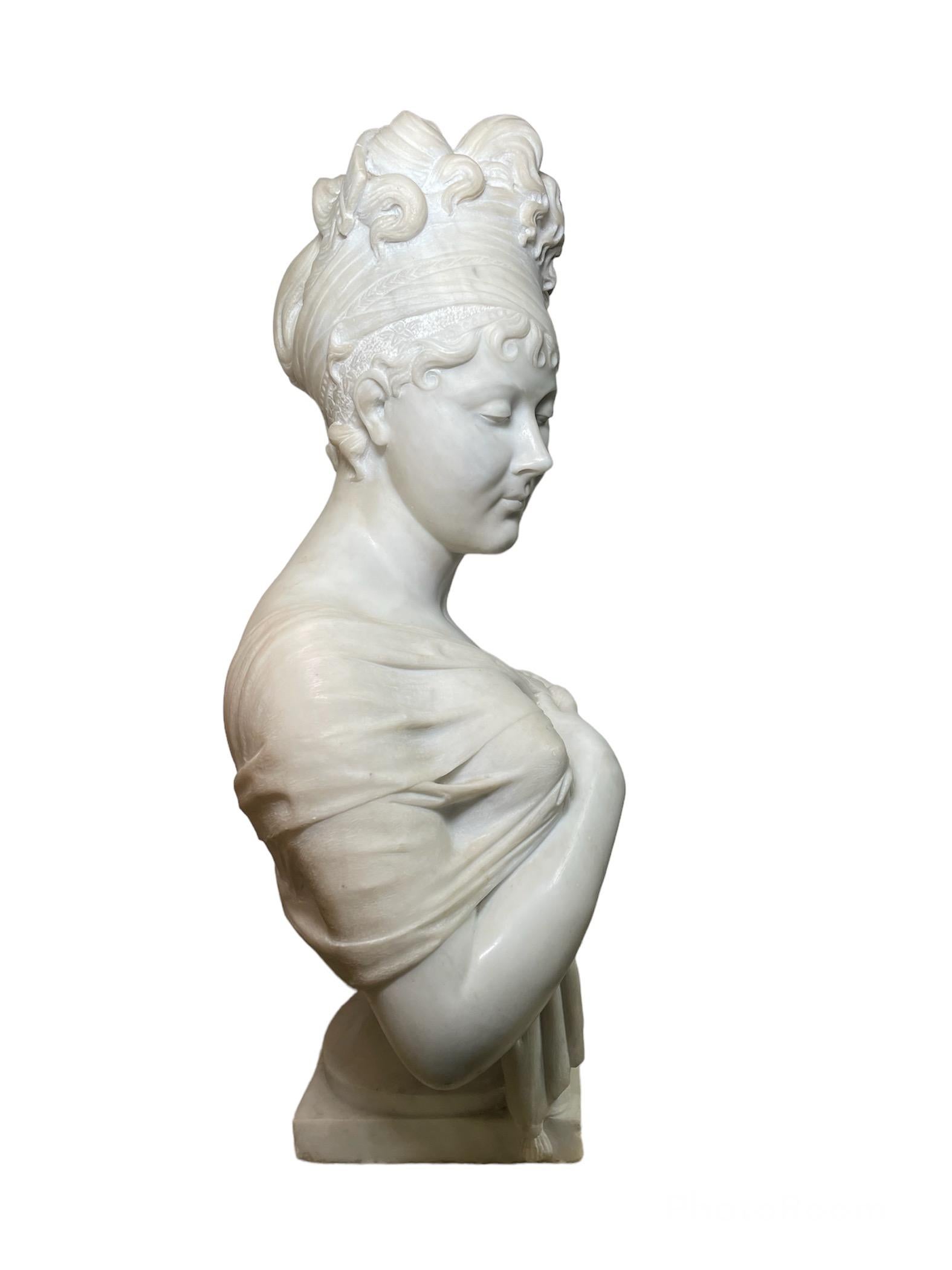 Sculpture/Buste de Madame Recamier en marbre blanc  en vente 1