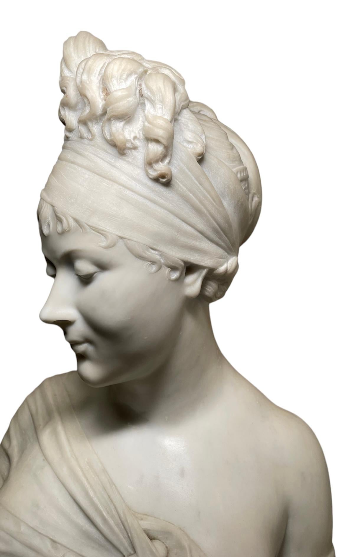 Sculpture/Buste de Madame Recamier en marbre blanc  en vente 4