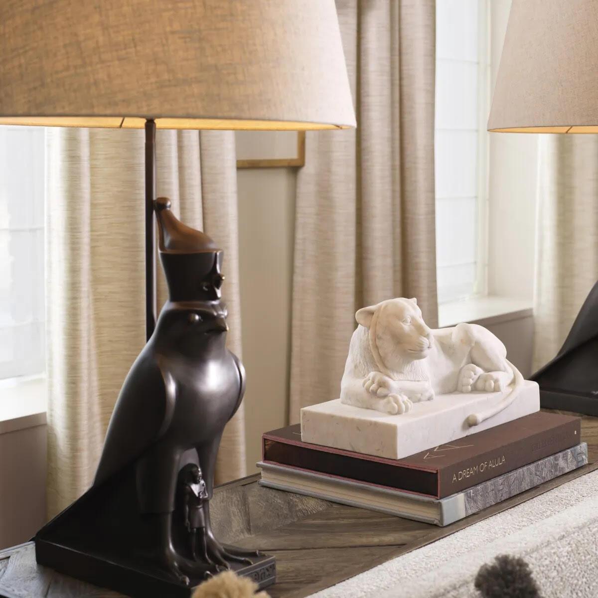 White Marble Sculpture of a Reclining Lion in the Taste of Ancient Egypt. In New Condition For Sale In Saint-Ouen, FR