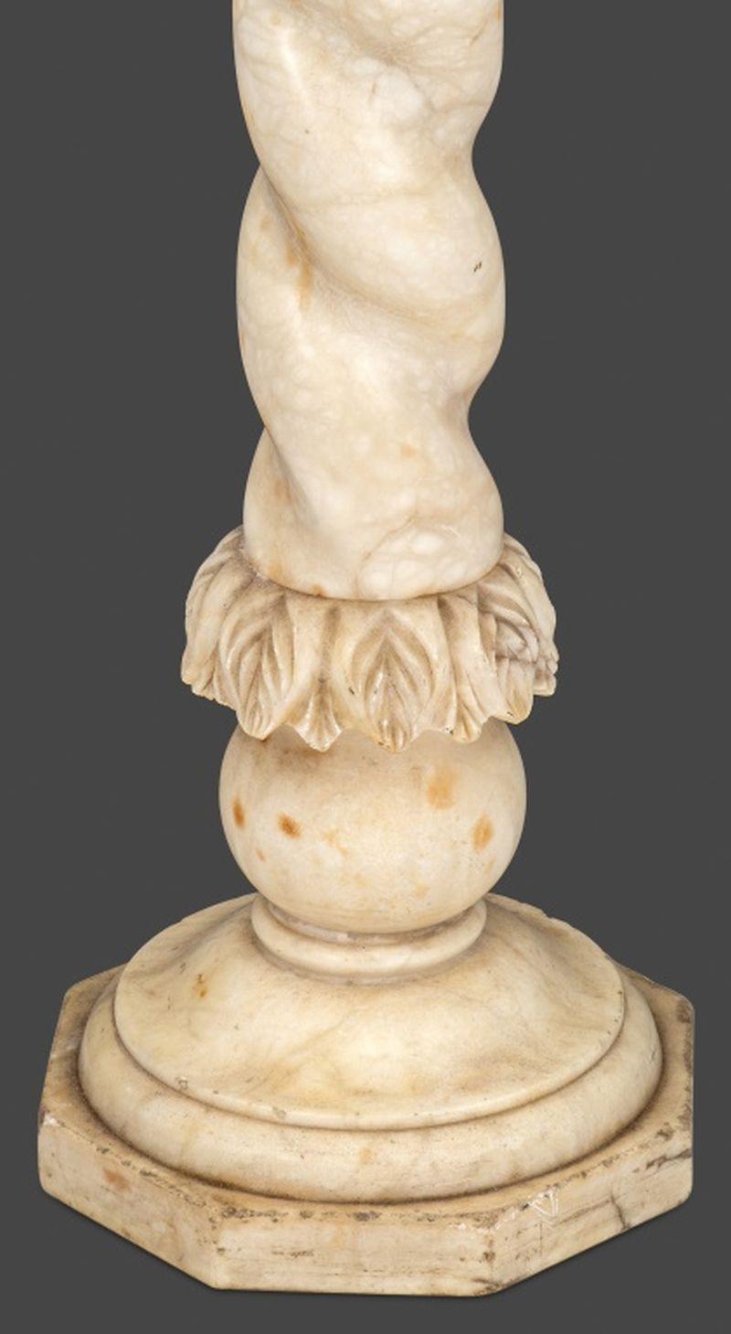 White Marble Spiral Pedestal Base In Good Condition For Sale In Astoria, NY