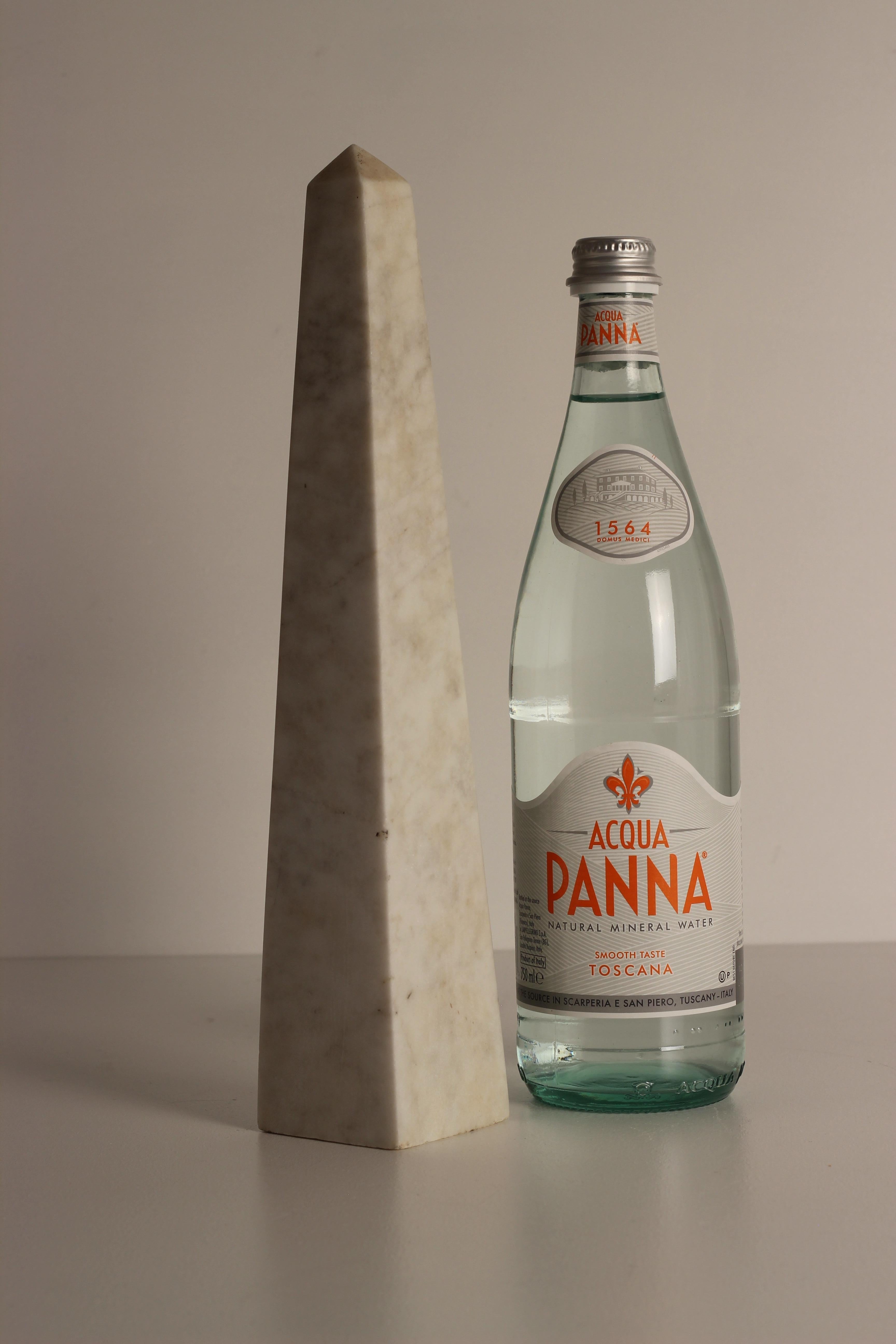 20th Century White Marble Stone Obelisk Made in Italy and in the Style of the Grand Tour For Sale