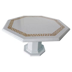 Tavolo in marmo bianco intarsiato in scagliola fatto a mano in Italia da Cupioli