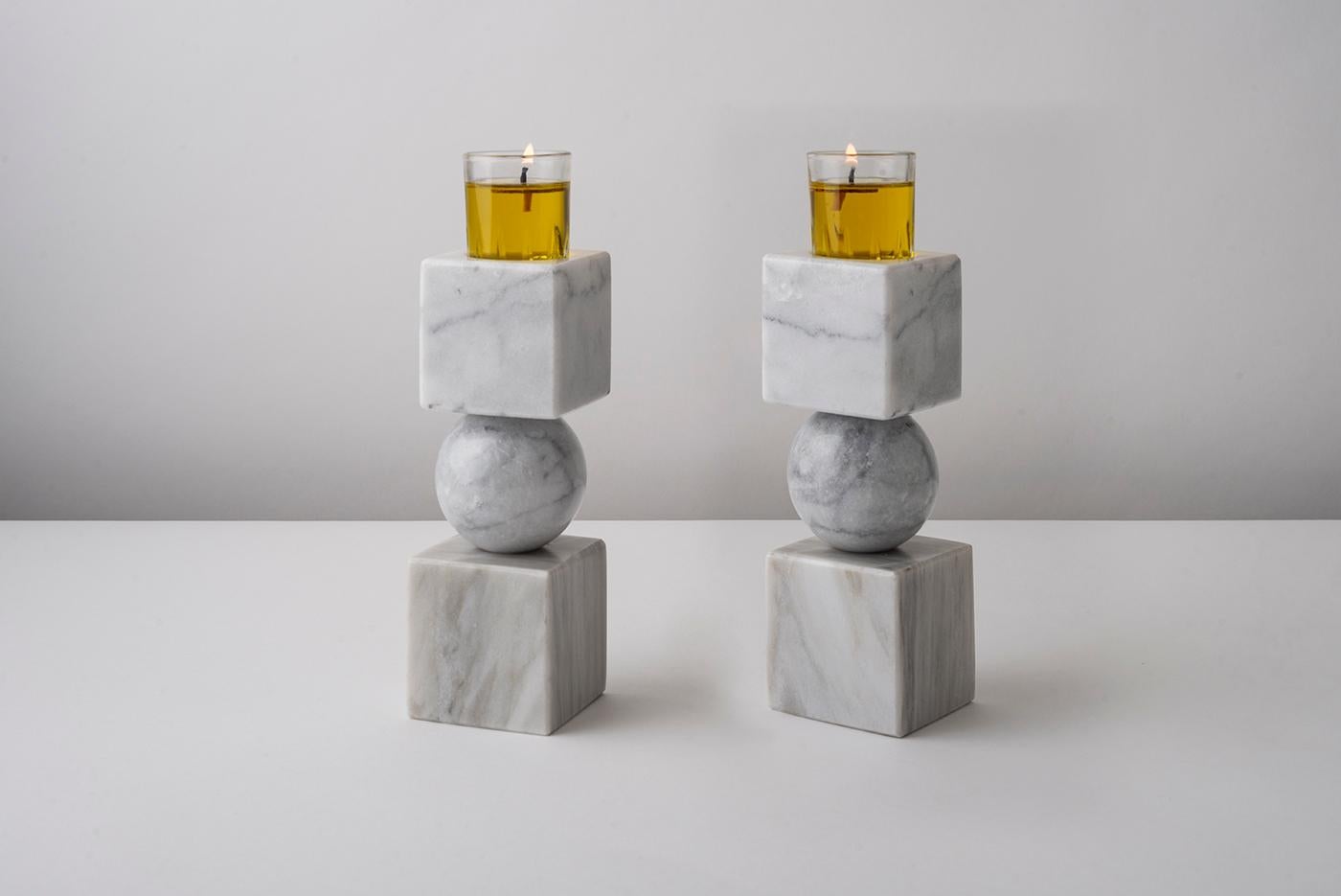 Totem-Kerzenständer aus weißem Marmor (Moderne)
