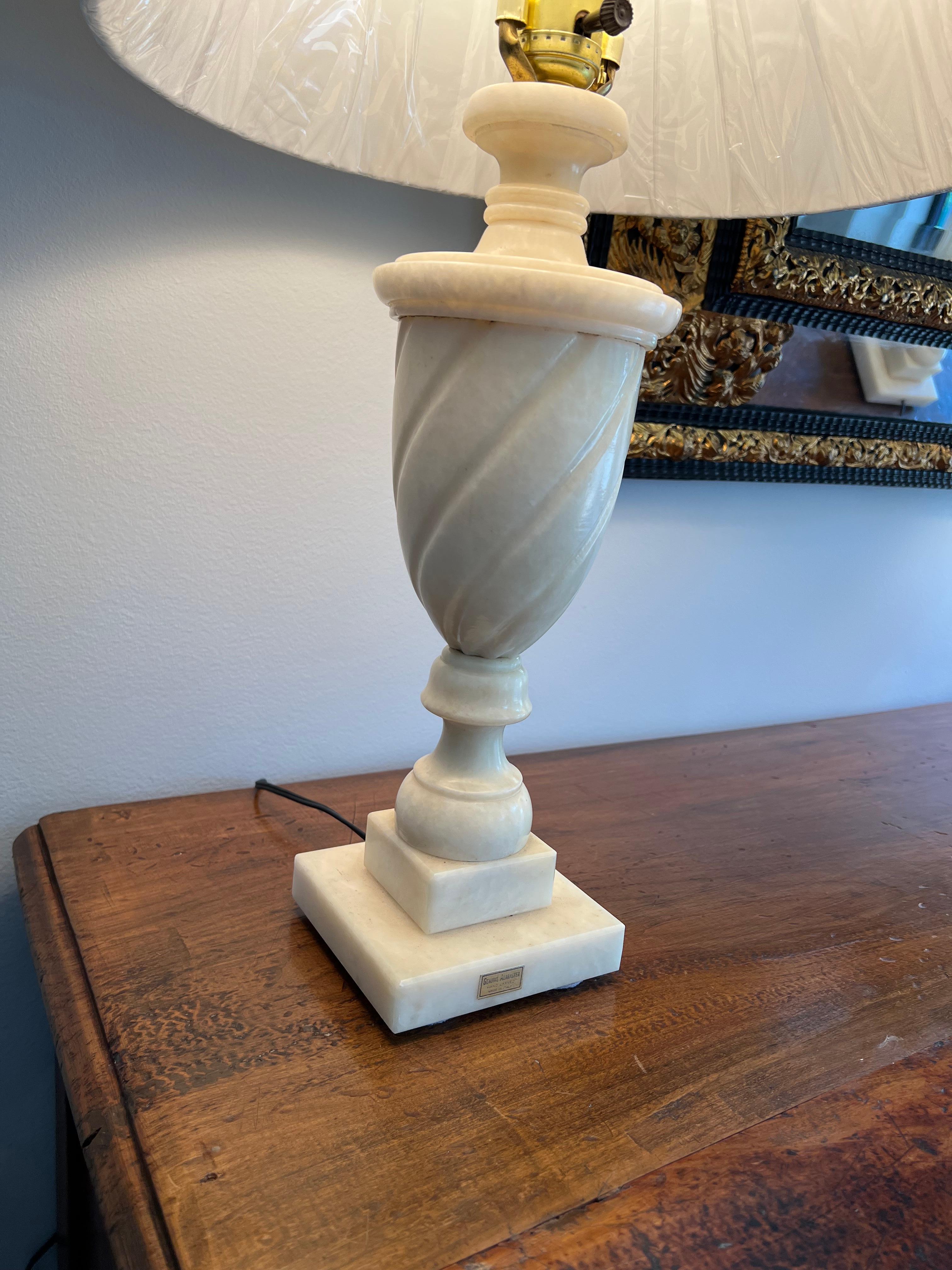White Marble Urn Form Lamp    In Good Condition For Sale In New York, NY