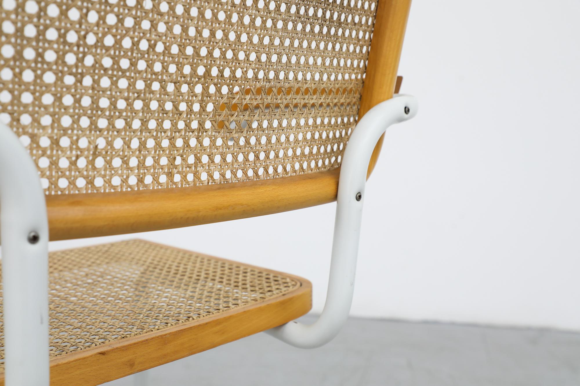 Weiß gerahmter Marcel Breuer 'B64' Cesca-Sessel mit Rohrsessel von Gavina, um 1960 im Angebot 3