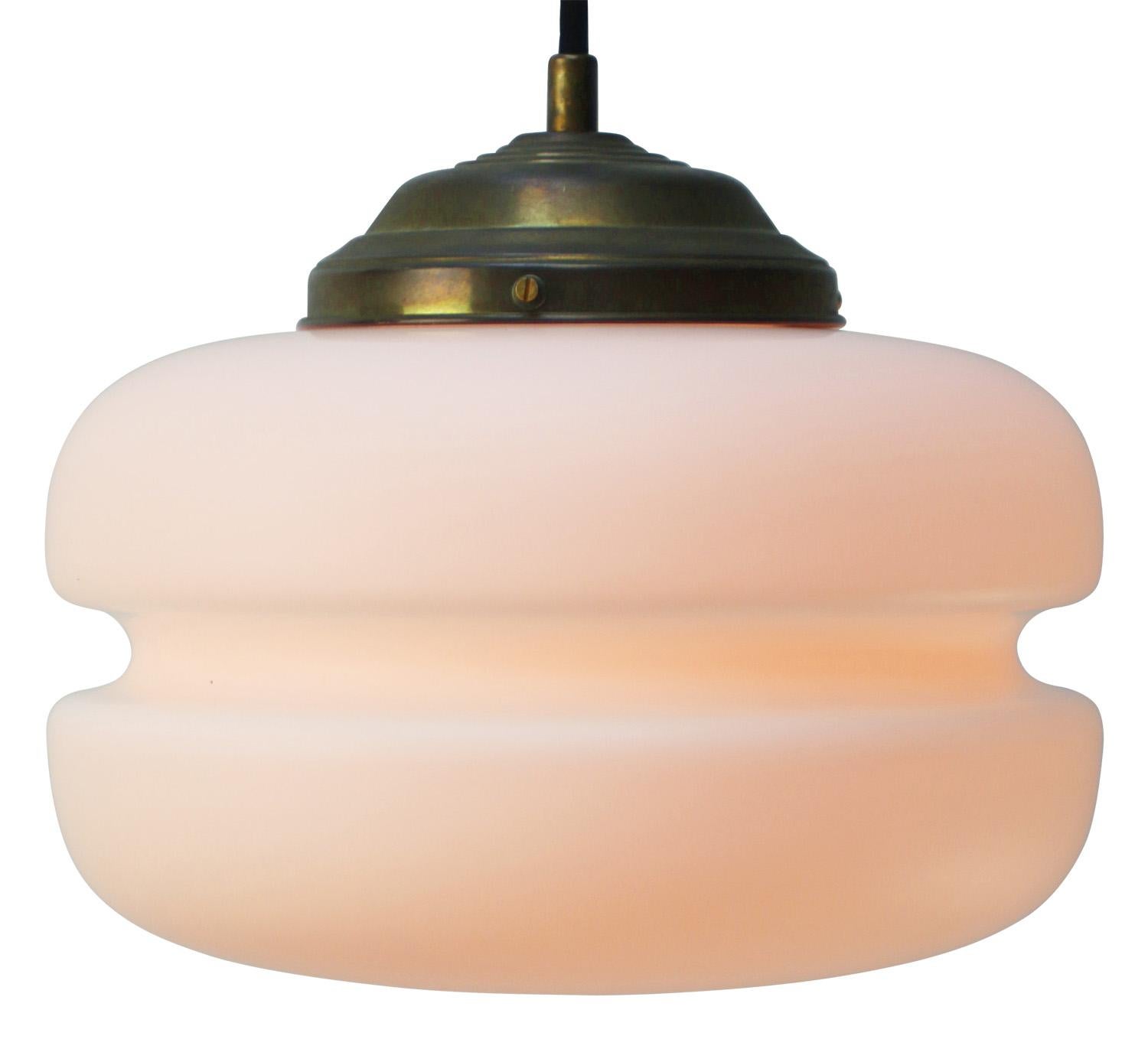 Mat opaline glass pendant.
Brass top.
200 cm / 80