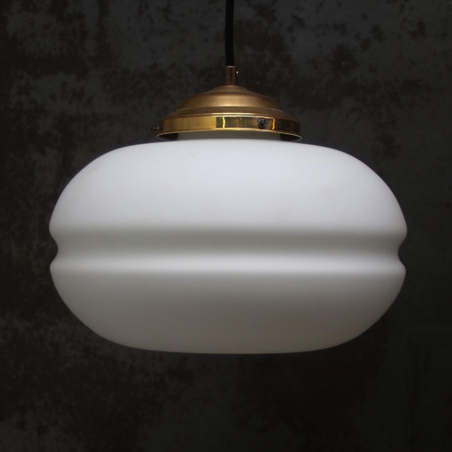 Mat opaline glass pendant.
Brass top.
200 cm / 80